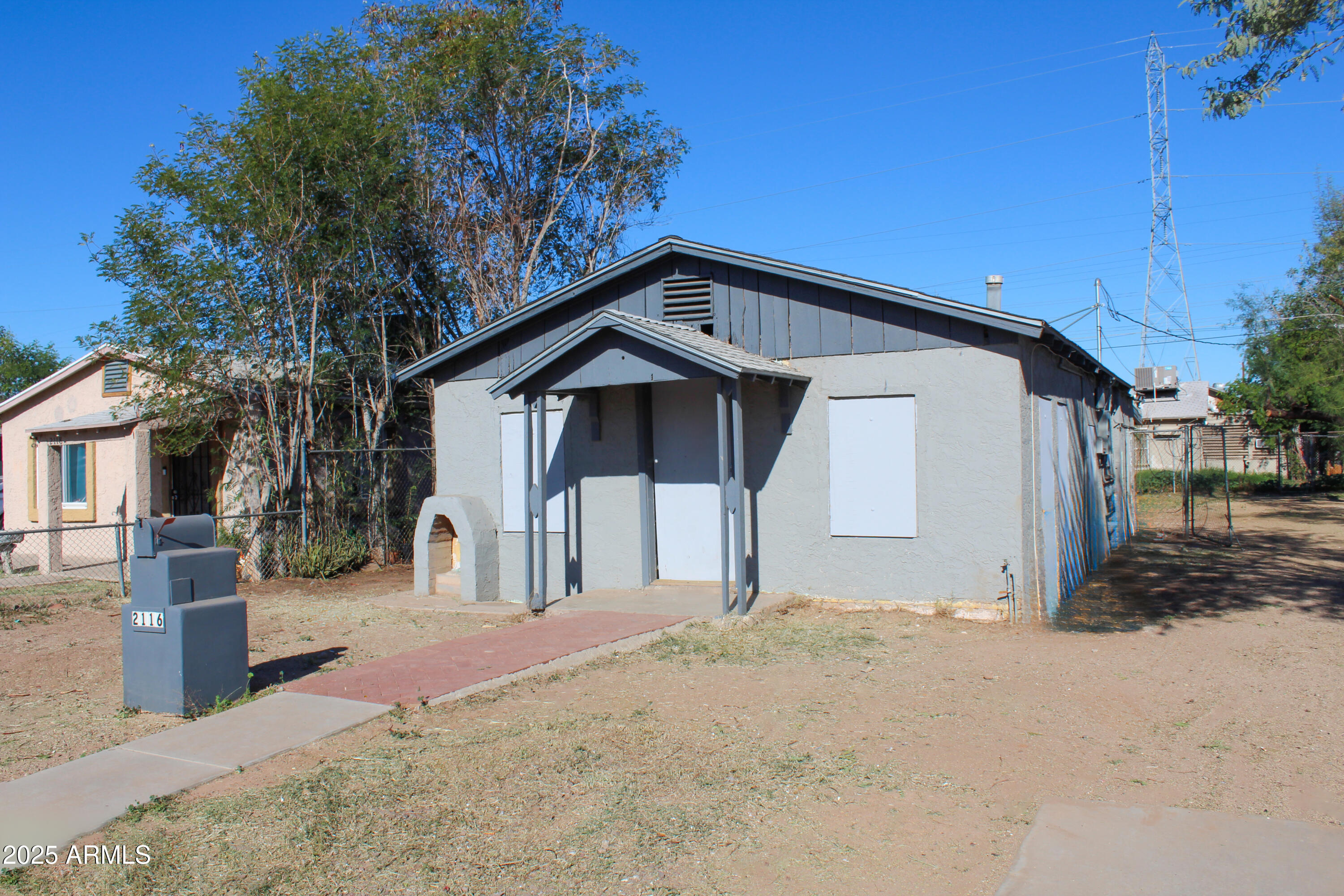 2116 W HADLEY Street