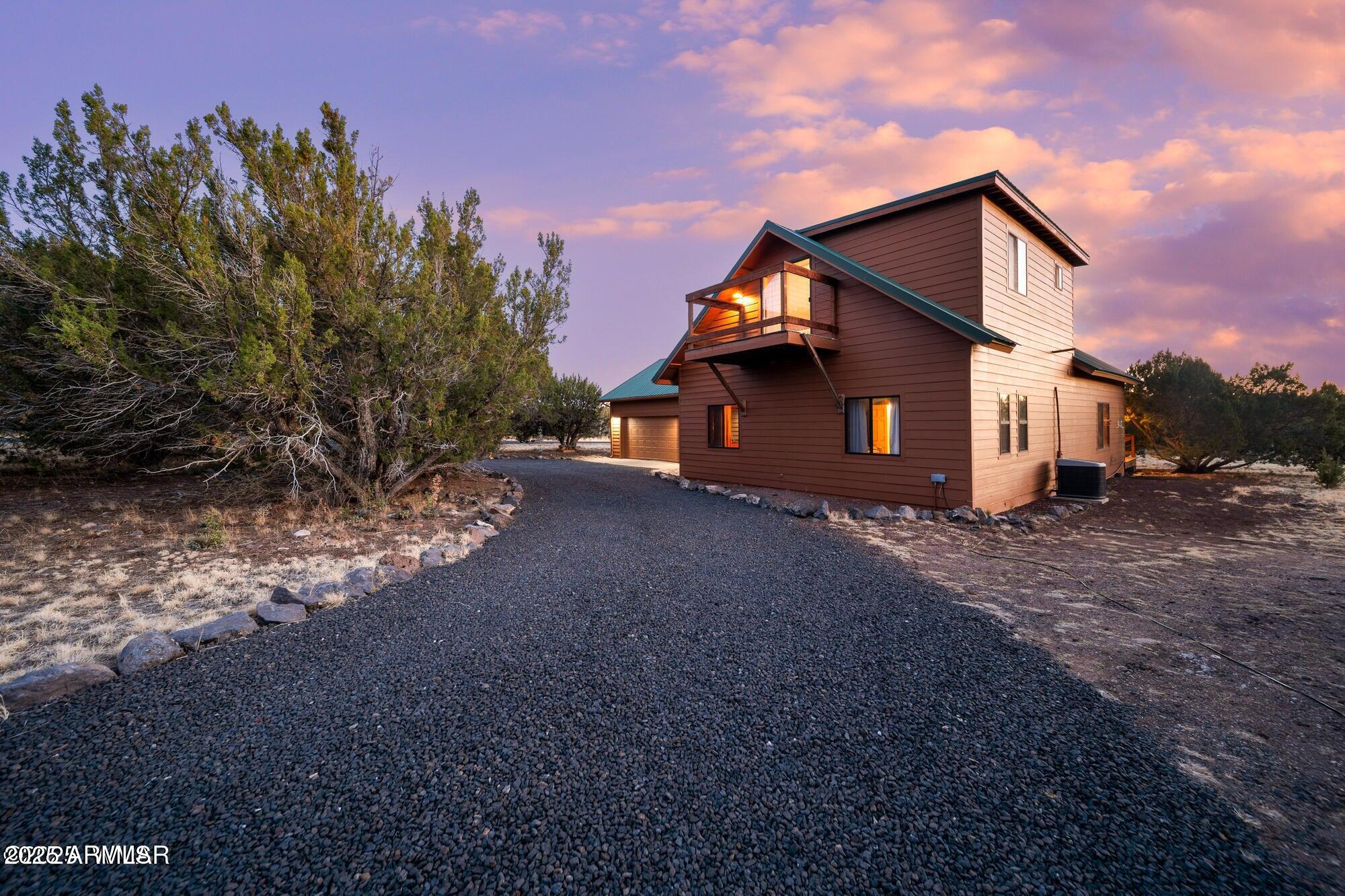 1923 CREEKSIDE Circle