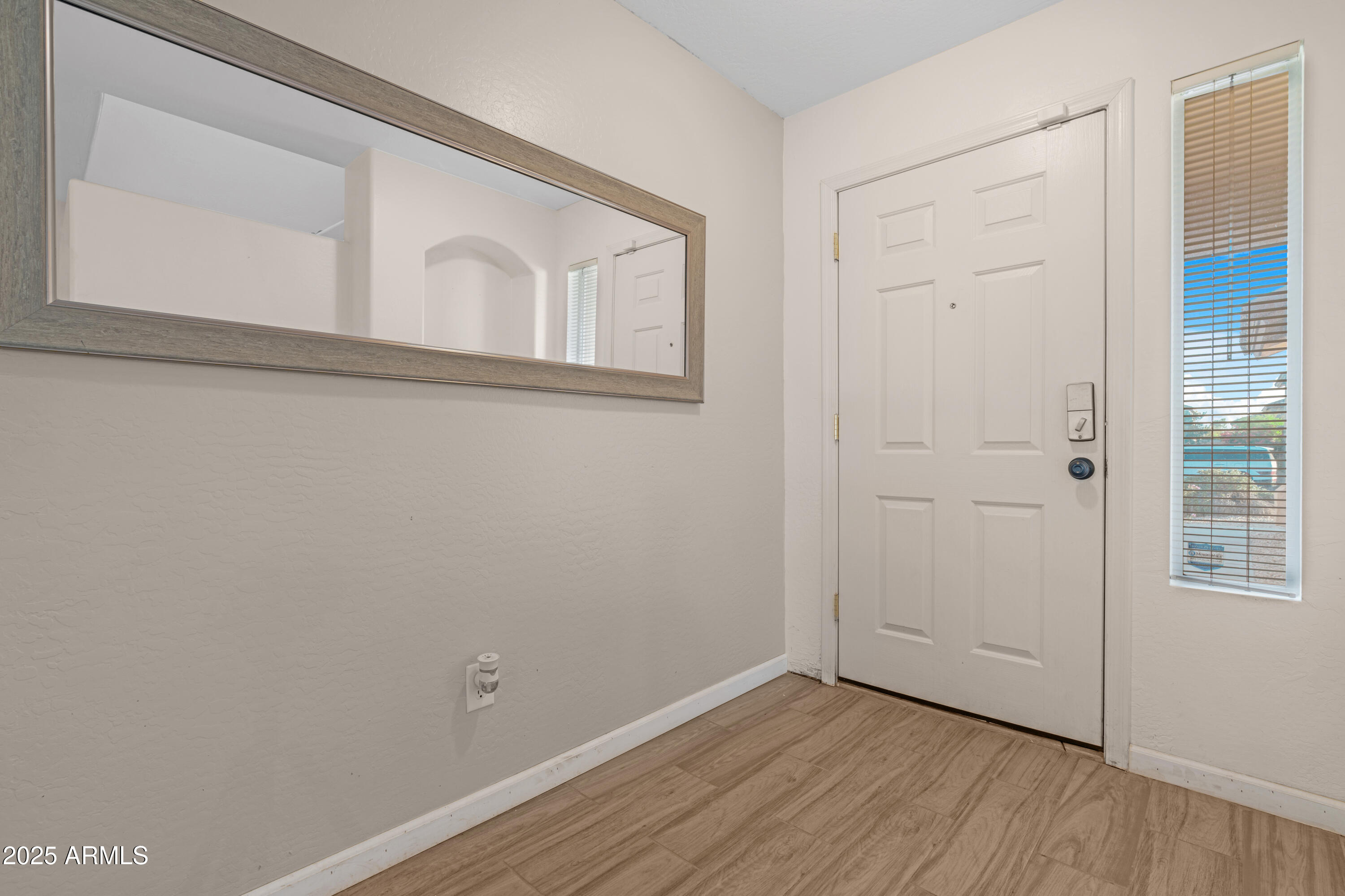 1718 W ROOSEVELT Avenue