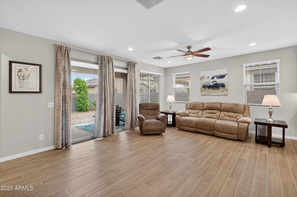 Photo of 10218 W Piccadilly Road, Avondale, AZ 85392 (MLS # 6933060)