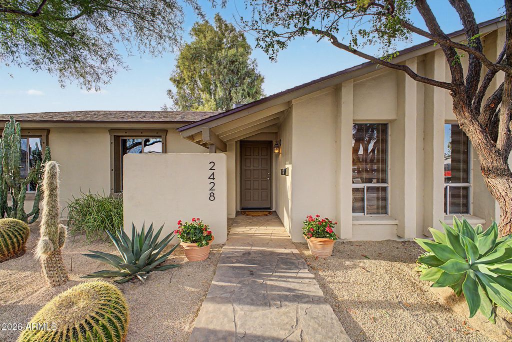 Photo of 2428 E Cairo Drive, Tempe, AZ 85282 (MLS # 7017870)
