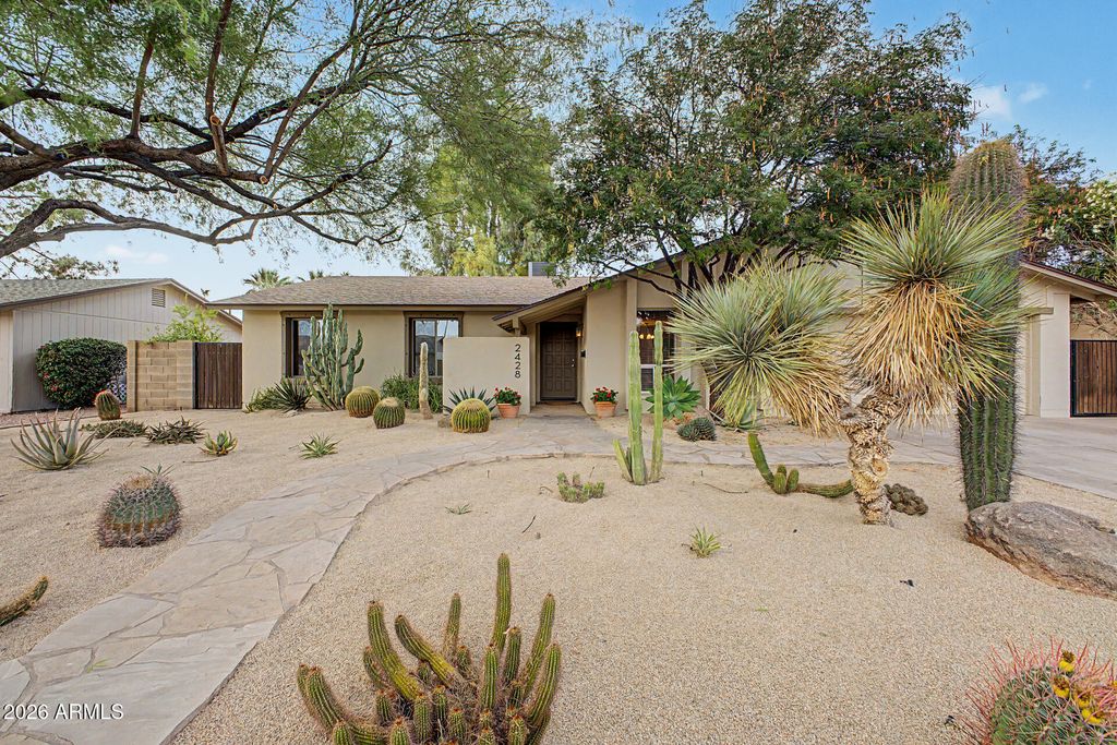 Photo of 2428 E Cairo Drive, Tempe, AZ 85282 (MLS # 7017870)