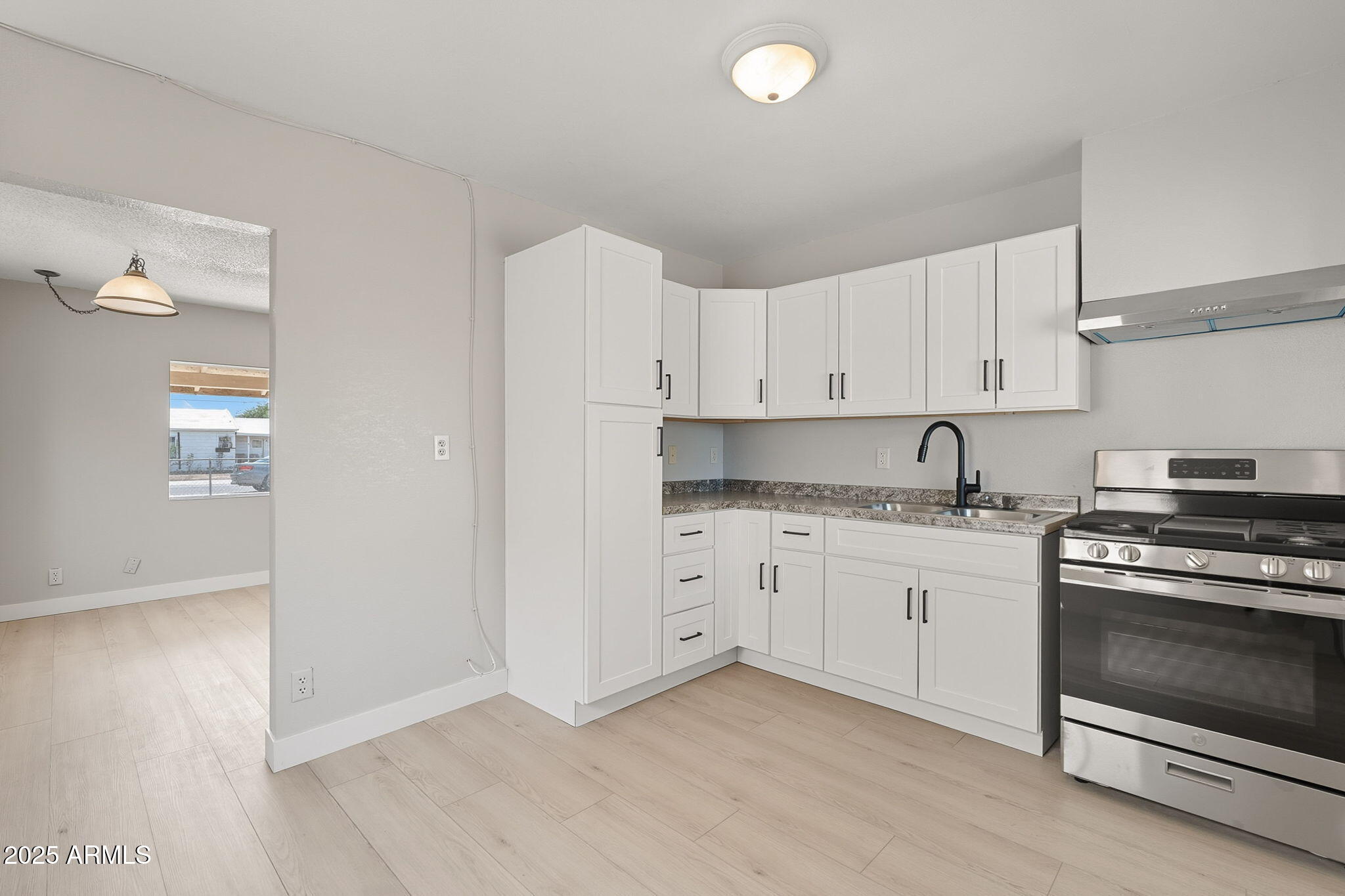 536 W LINCOLN Avenue