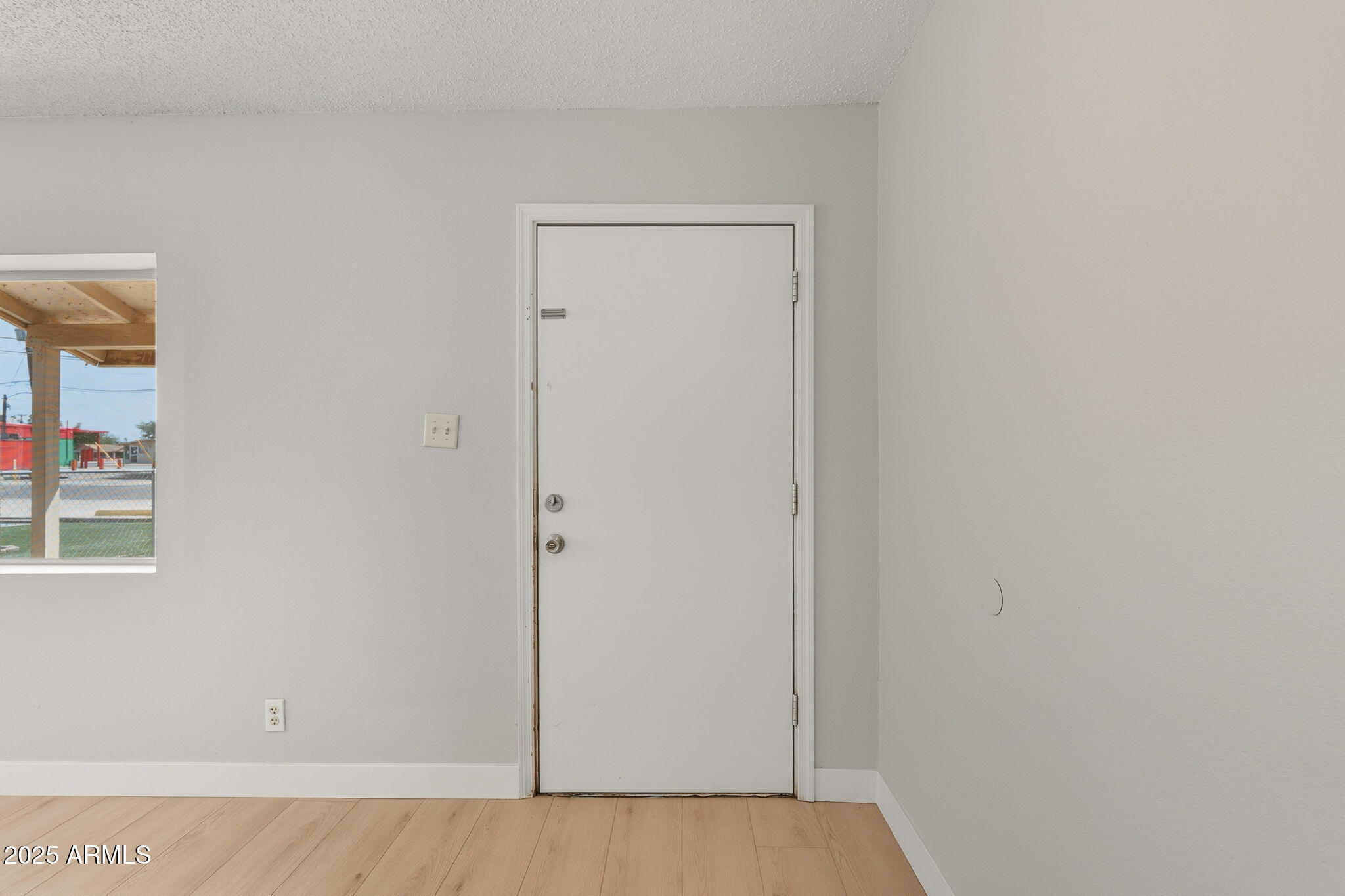 536 W LINCOLN Avenue