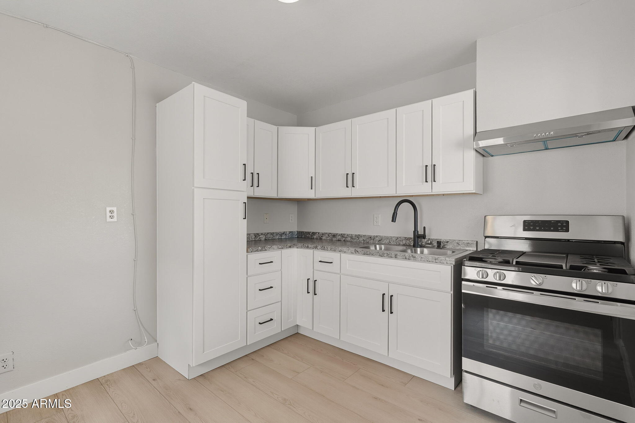 536 W LINCOLN Avenue