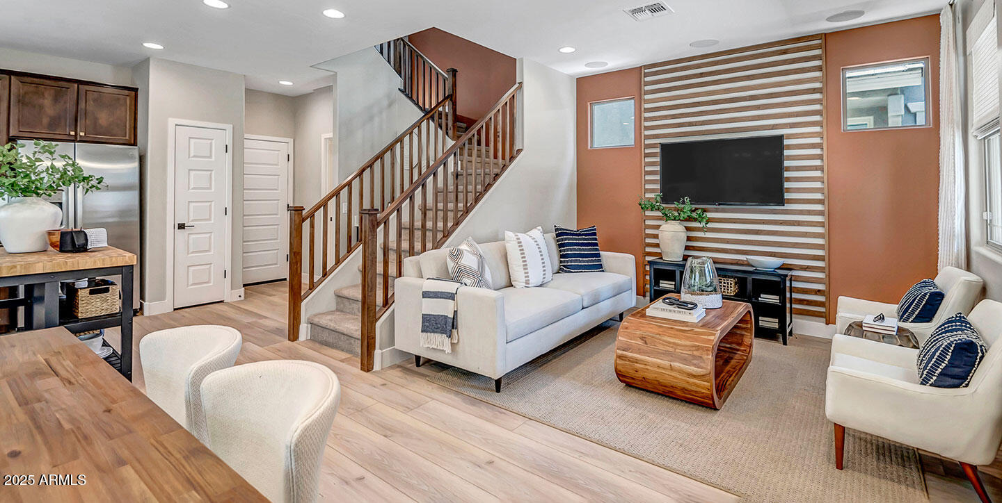 Homes 2 43256 N Hinoki Street