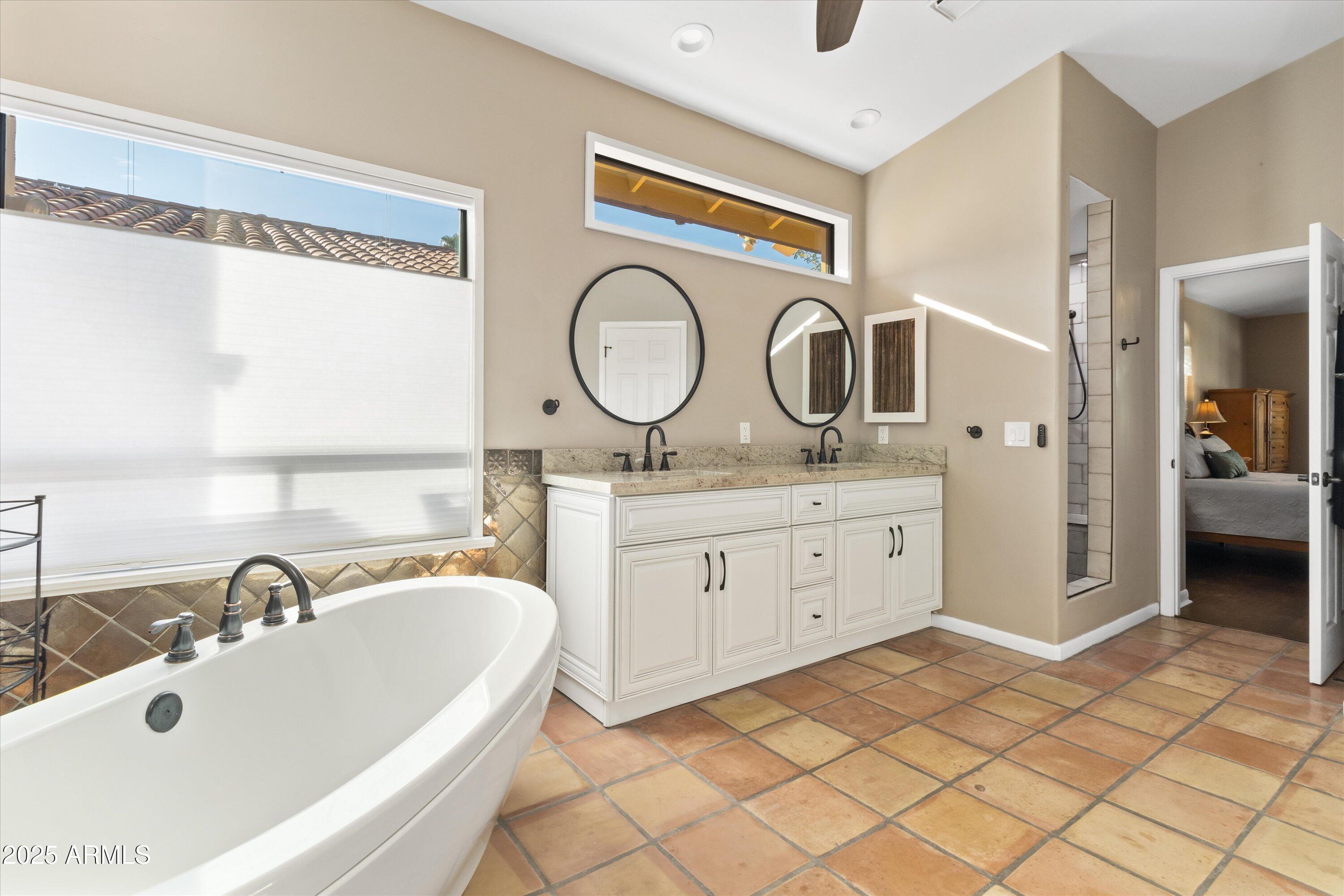 Phoenix, Arizona 85028, United States, 4 Bedrooms Bedrooms, ,3 BathroomsBathrooms,Residential,Pending,17155