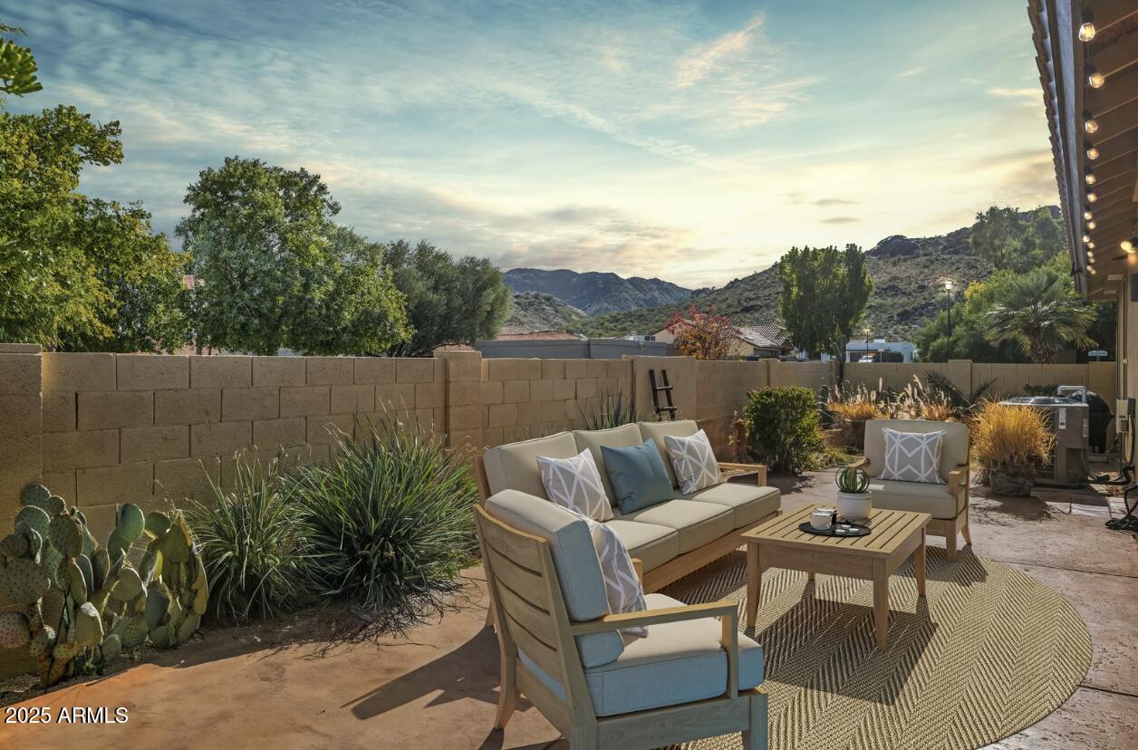 Phoenix, Arizona 85028, United States, 4 Bedrooms Bedrooms, ,3 BathroomsBathrooms,Residential,Pending,17155