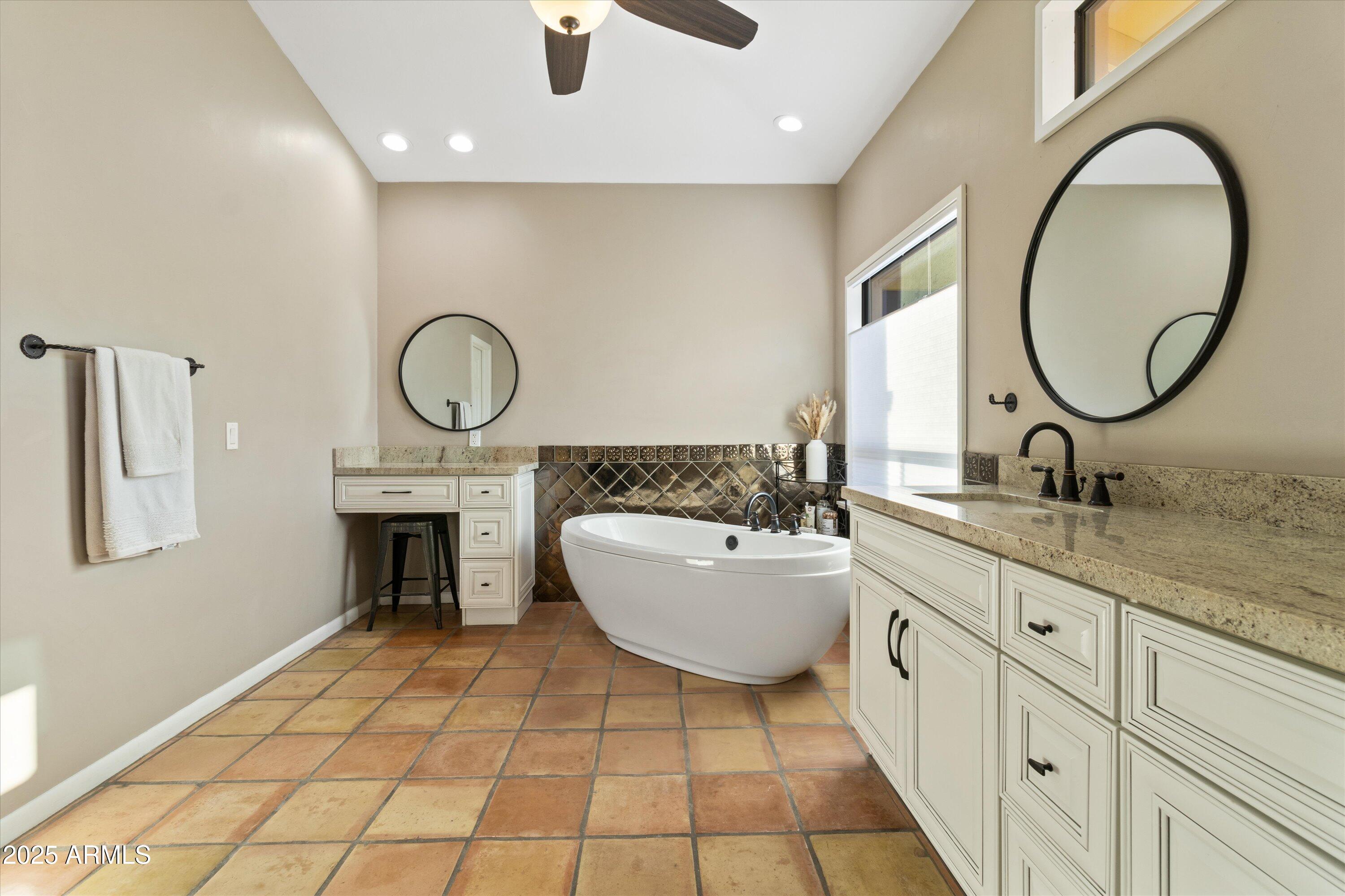 Phoenix, Arizona 85028, United States, 4 Bedrooms Bedrooms, ,3 BathroomsBathrooms,Residential,Pending,17155