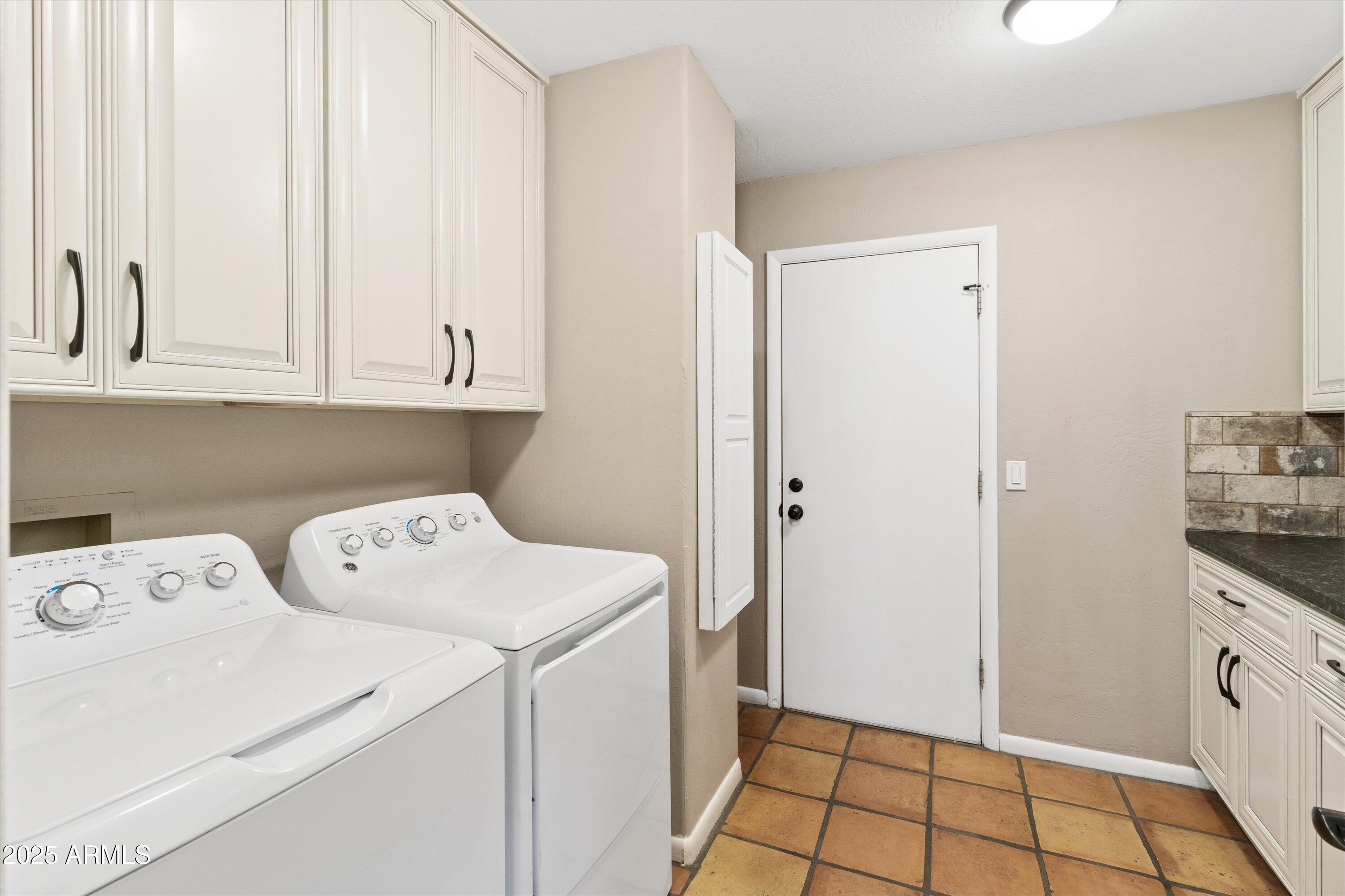 Phoenix, Arizona 85028, United States, 4 Bedrooms Bedrooms, ,3 BathroomsBathrooms,Residential,Pending,17155