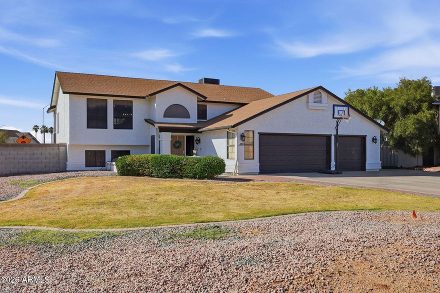 Beautifully updated 4-bedroom, 3-bath home with a den and spacious family room downstairs, offering the perfect blend of comfort and functionality. The open-concept kitchen has been thoughtfully updated and features a large island and vaulted ceilings, creating a bright and airy space ideal for both everyday living and entertaining.
Enjoy updated bathrooms, a large laundry room, and a generous primary suite with an oversized closet. The home has ceiling fans and blinds throughout, along with new windows along the back of the house to enhance natural light and energy efficiency.
Step outside to a private backyard featuring a fenced pool, RV gate, and a large cul-de-sac lot--perfect for extra parking, storage, or outdoor activities. With no HOA, 3-car garage, and recently painted exterior.