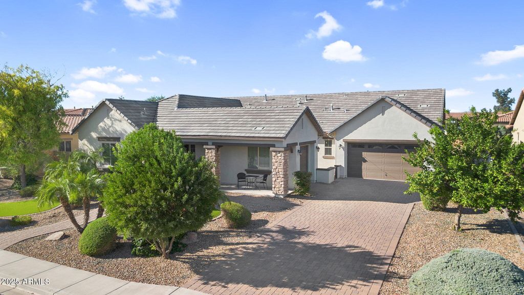 Photo of 1150 E Via Sicilia, San Tan Valley, AZ 85140 (MLS # 6934241)