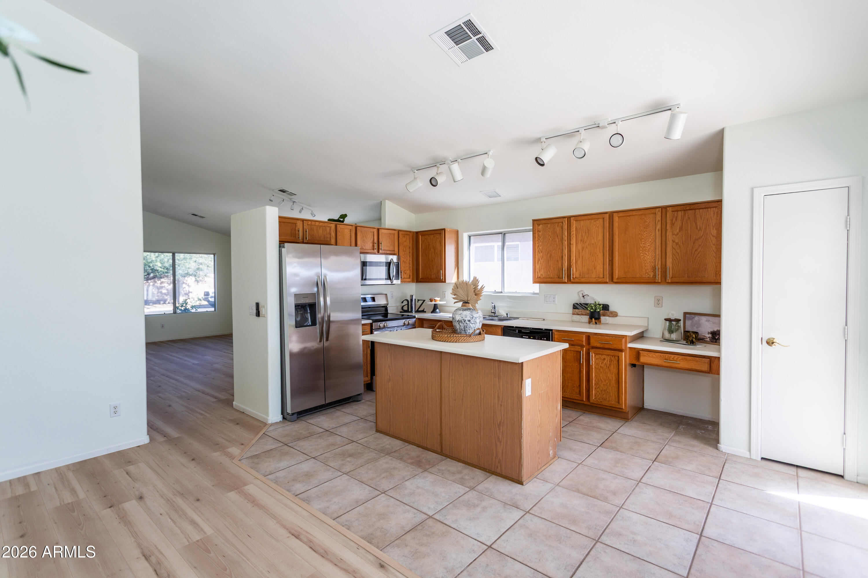 3053 W CAT BALUE Drive