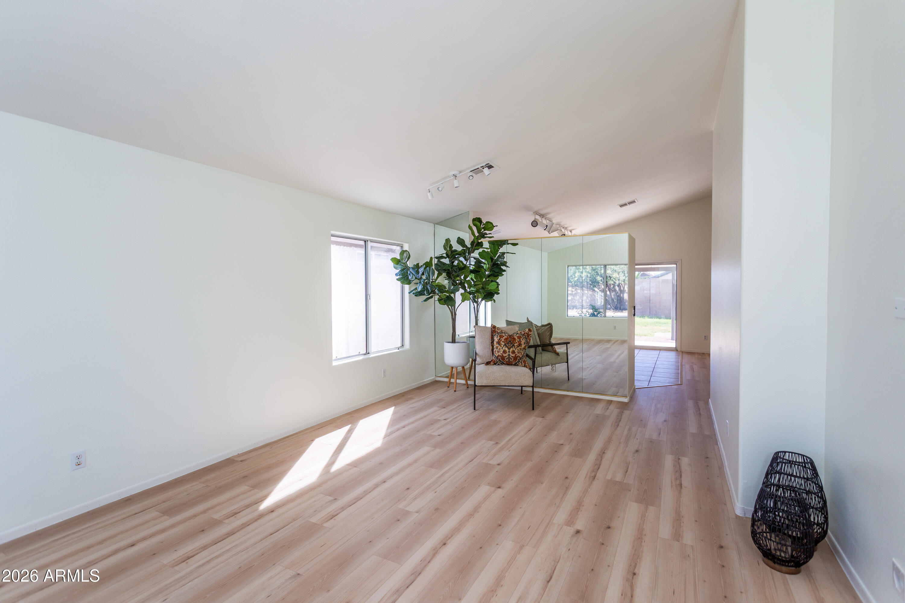 3053 W CAT BALUE Drive