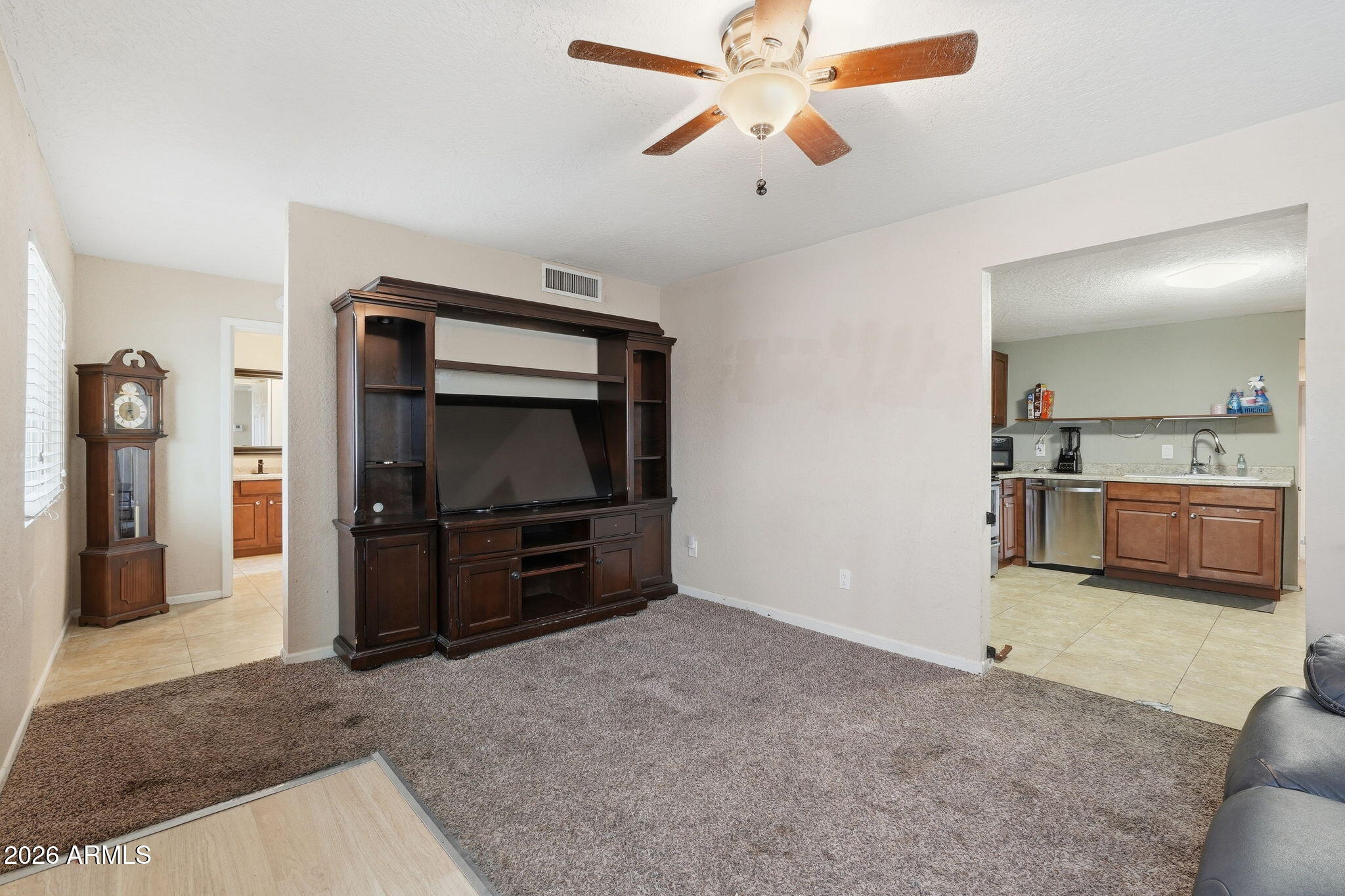 444 W HESS Avenue