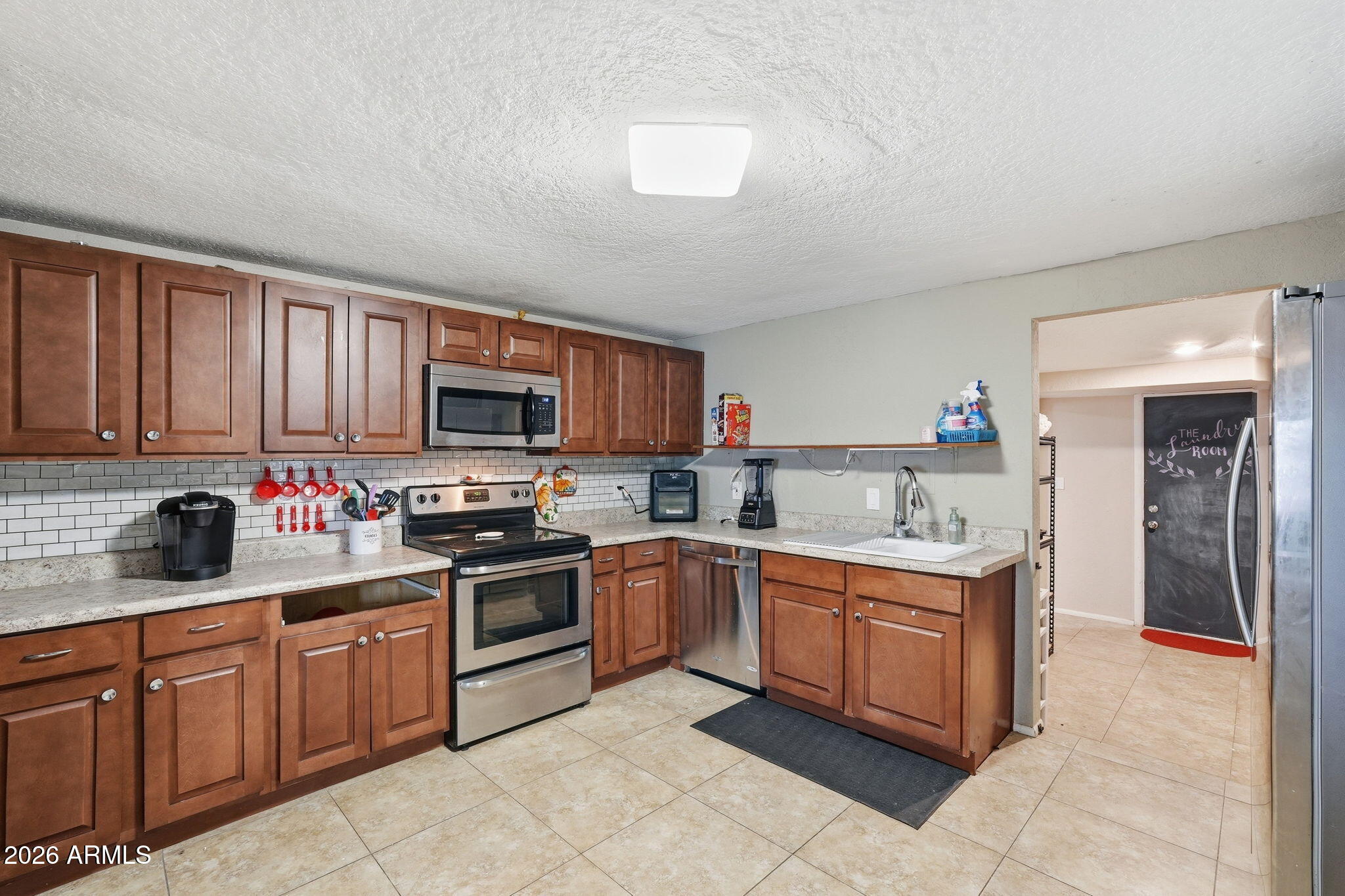 444 W HESS Avenue