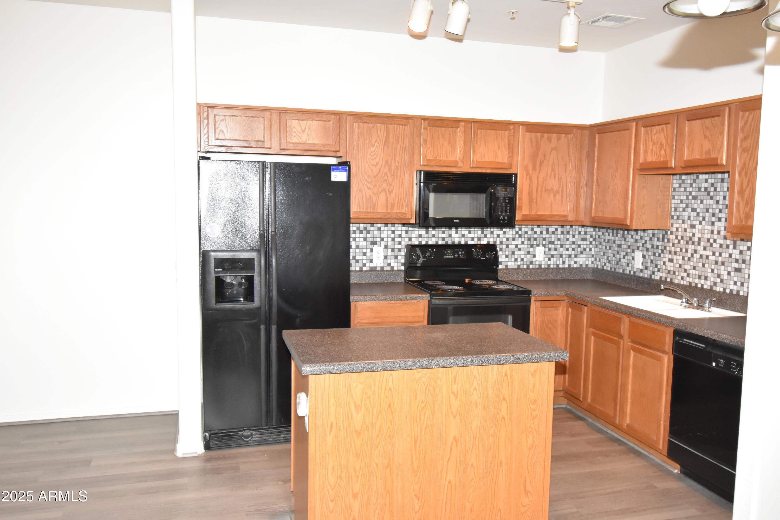 1718 W COLTER Street 126