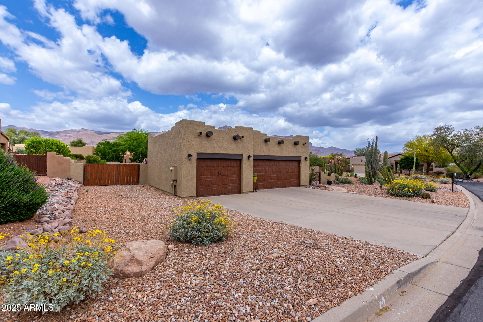 9938 E LITTLE NUGGET Way