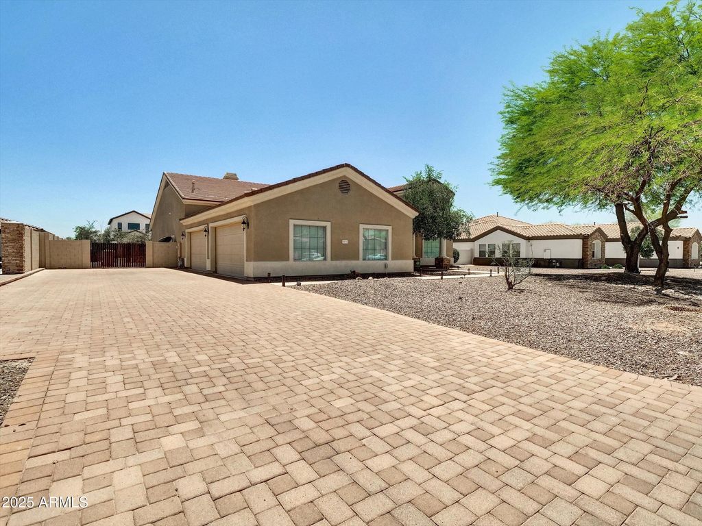 Photo of 8031 W Morten Avenue, Glendale, AZ 85303 (MLS # 6998305)