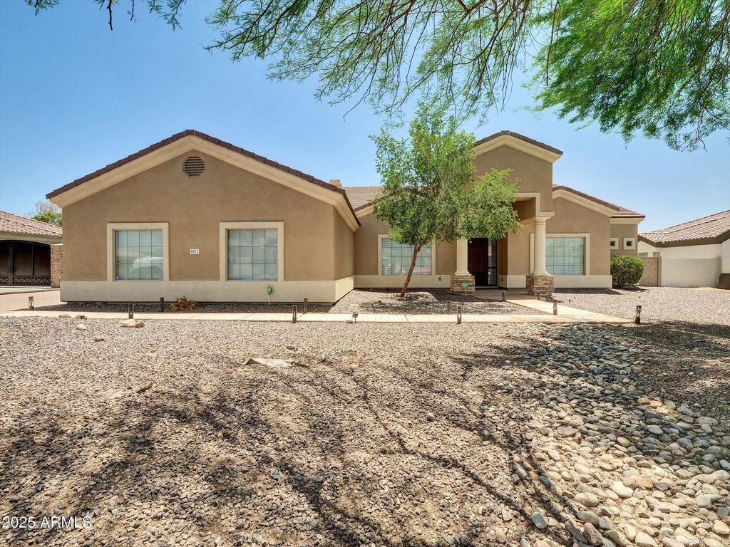 Photo of 8031 W Morten Avenue, Glendale, AZ 85303 (MLS # 6998305)