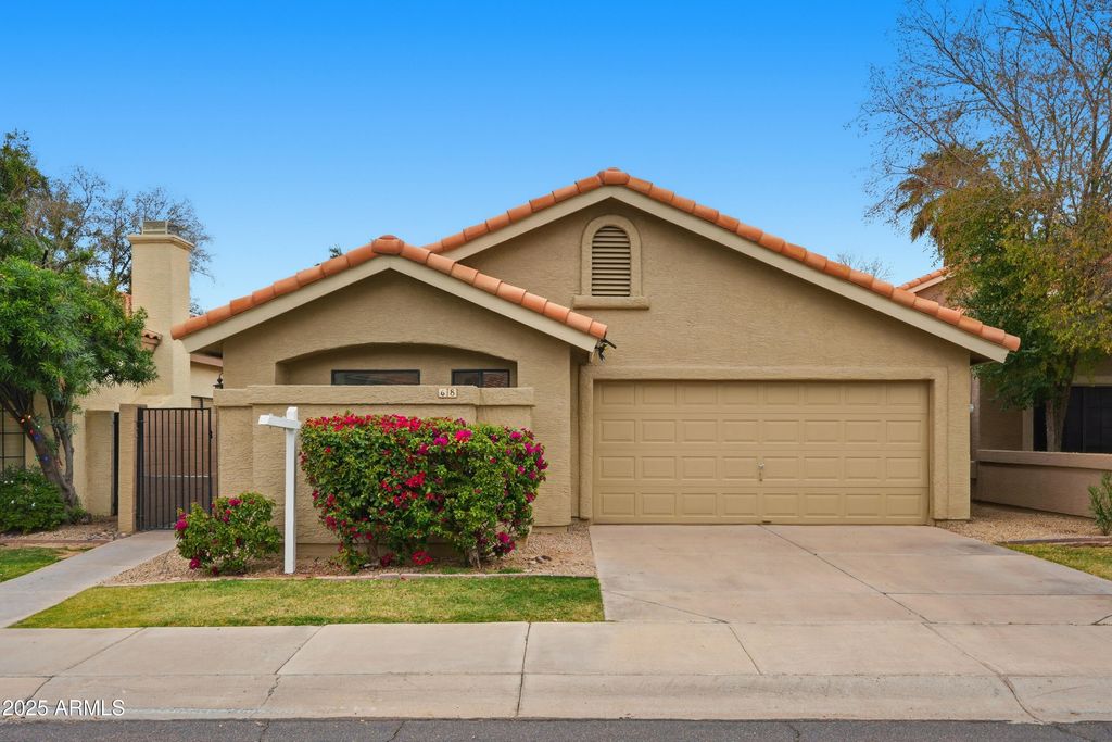 Photo of 68 E Calle De Arcos, Tempe, AZ 85284 (MLS # 6961030)