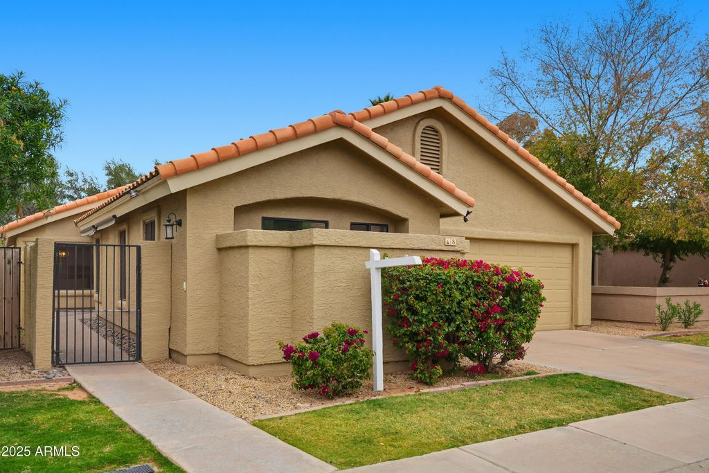 Photo of 68 E Calle De Arcos, Tempe, AZ 85284 (MLS # 6961030)