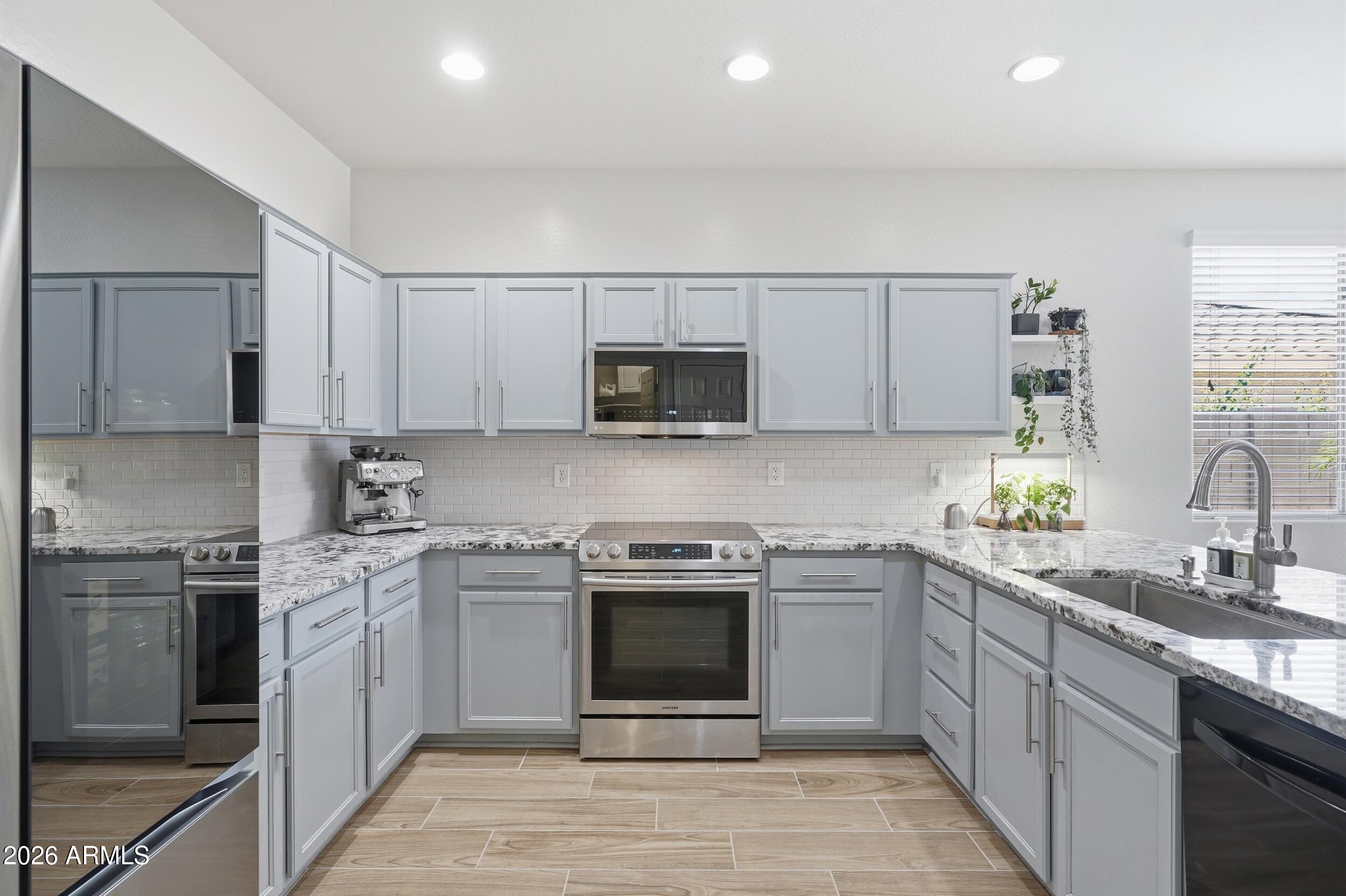 5409 W STRAIGHT ARROW Lane