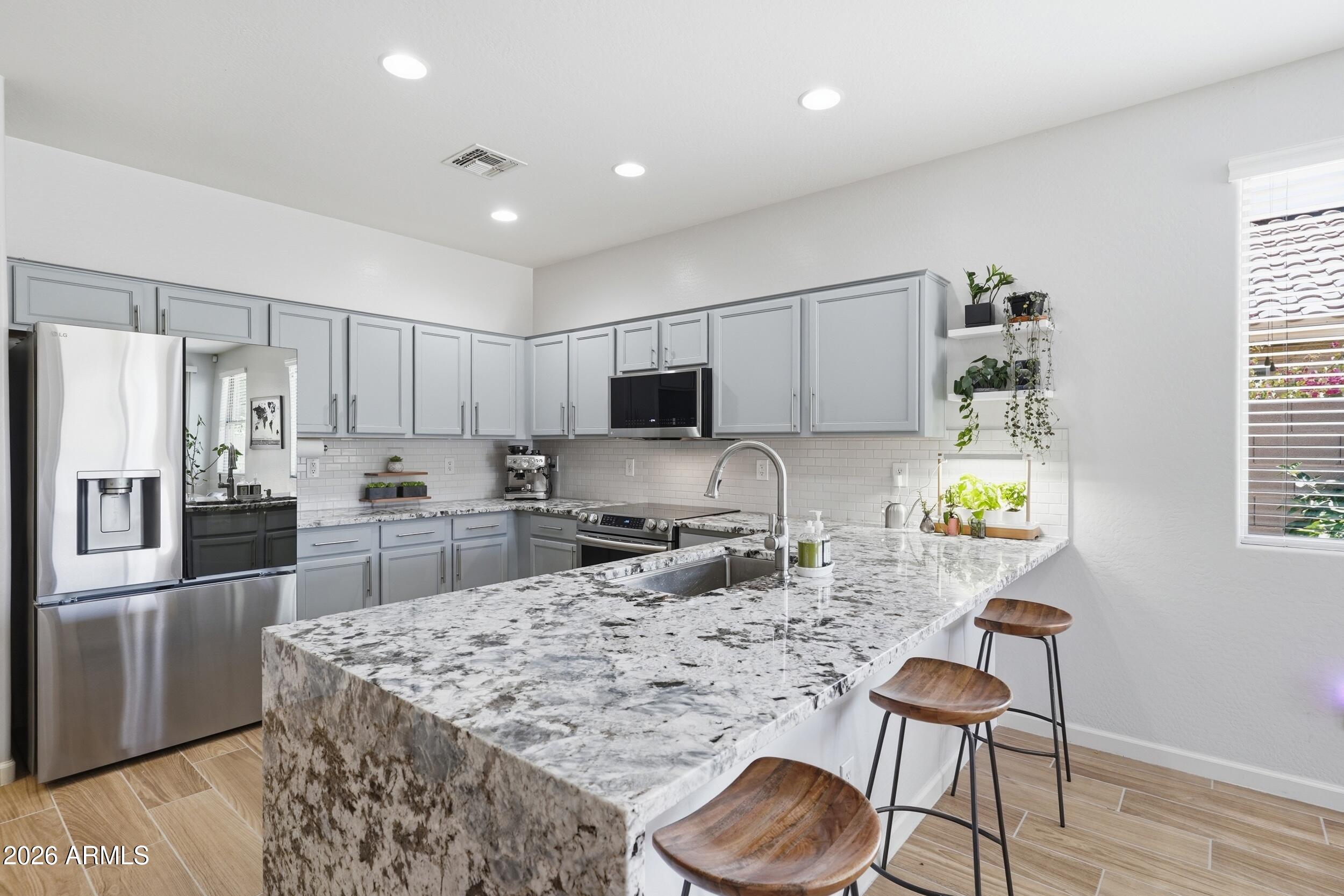 5409 W STRAIGHT ARROW Lane