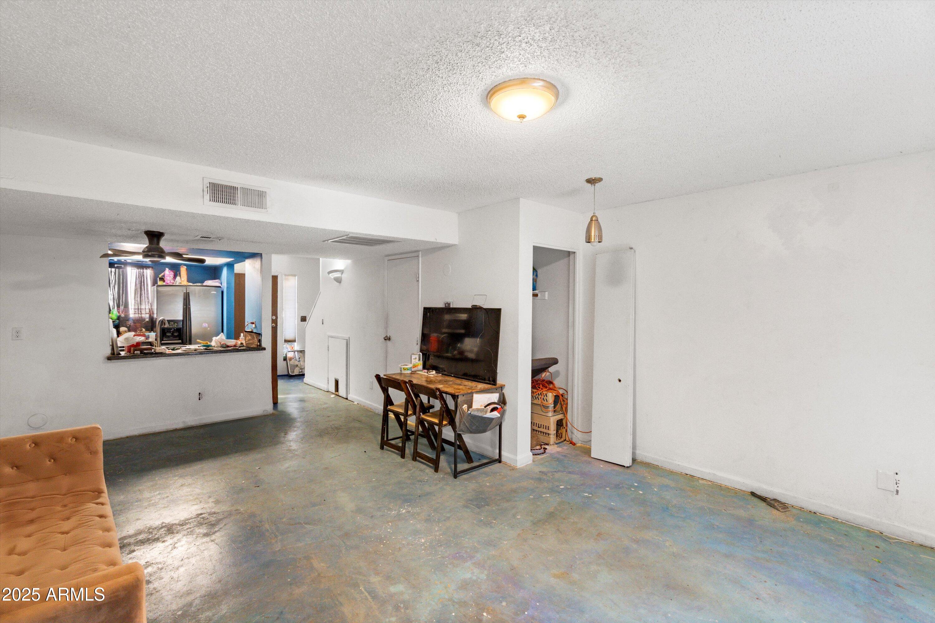 1601 W SUNNYSIDE Drive 164