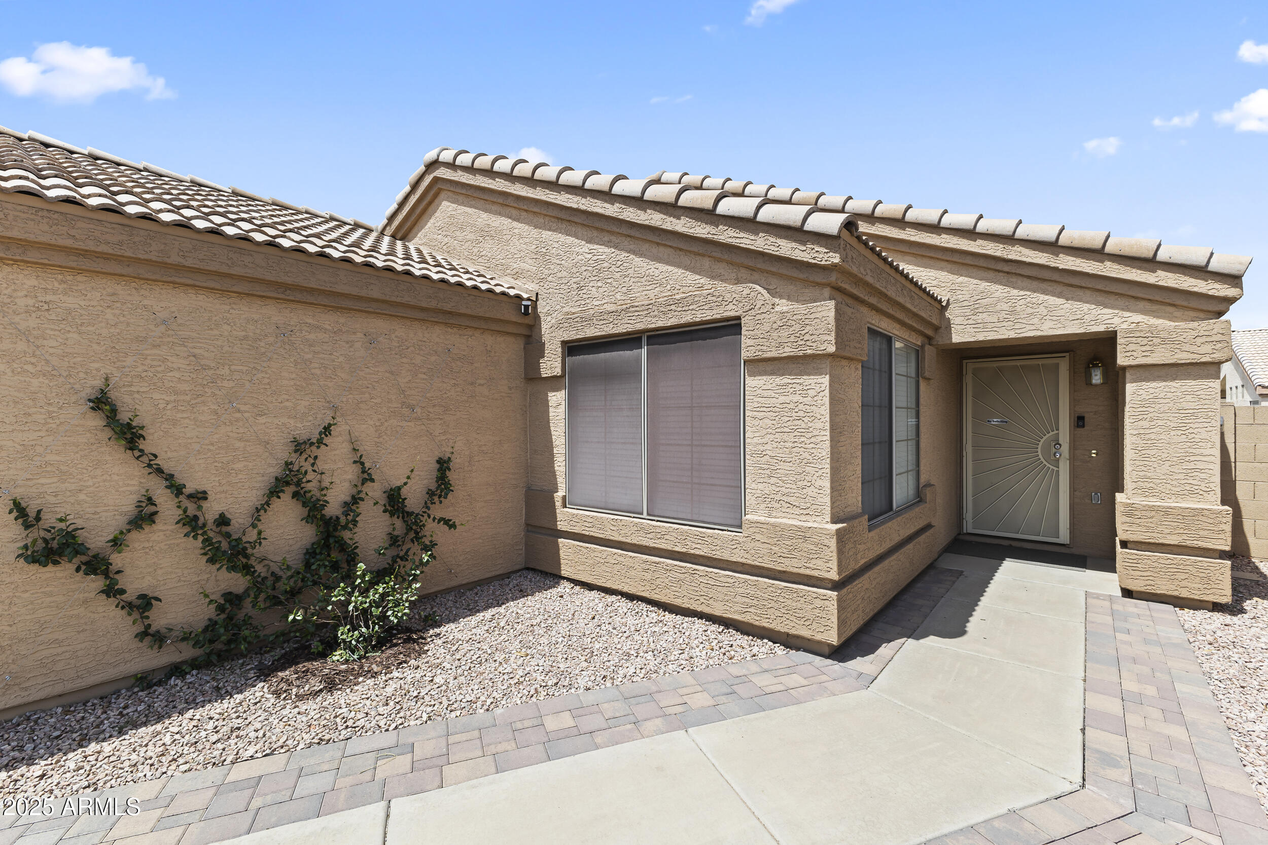 652 S BAHAMA Drive