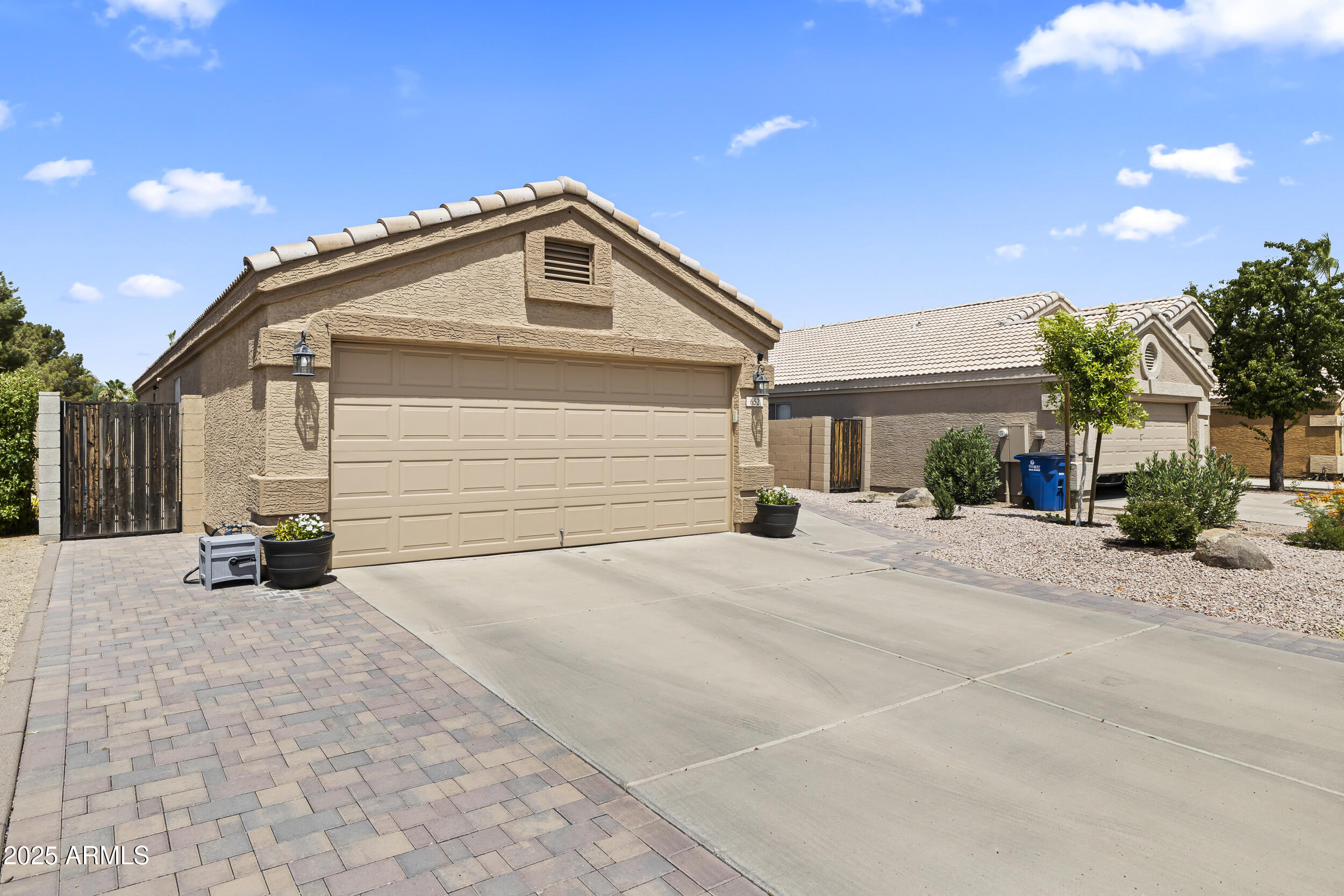 652 S BAHAMA Drive