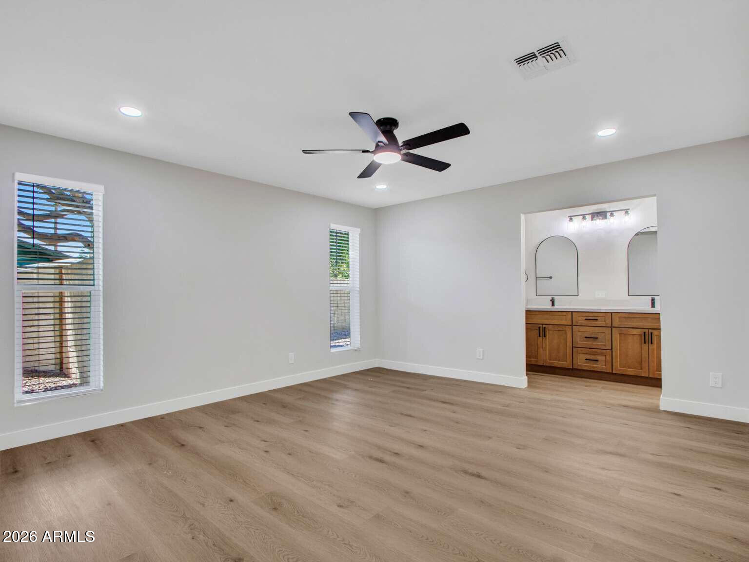 4915 W SHANGRI LA Road