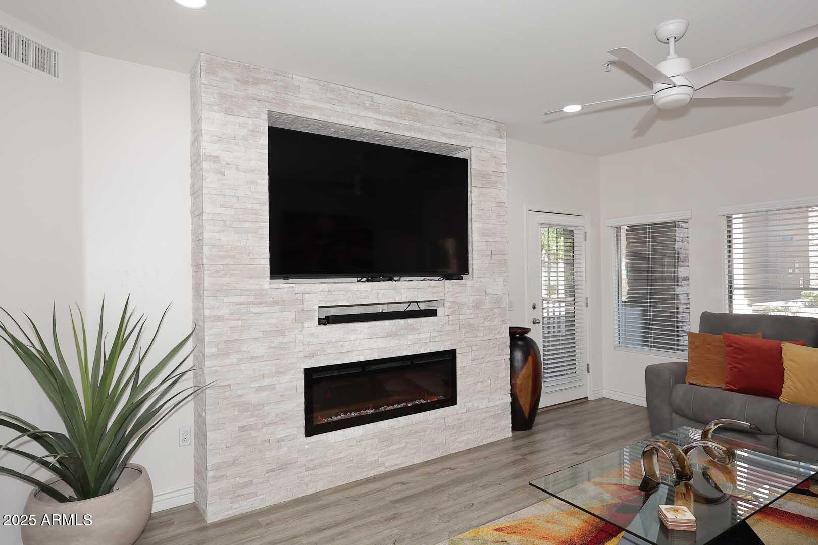 5450 E DEER VALLEY Drive 1205