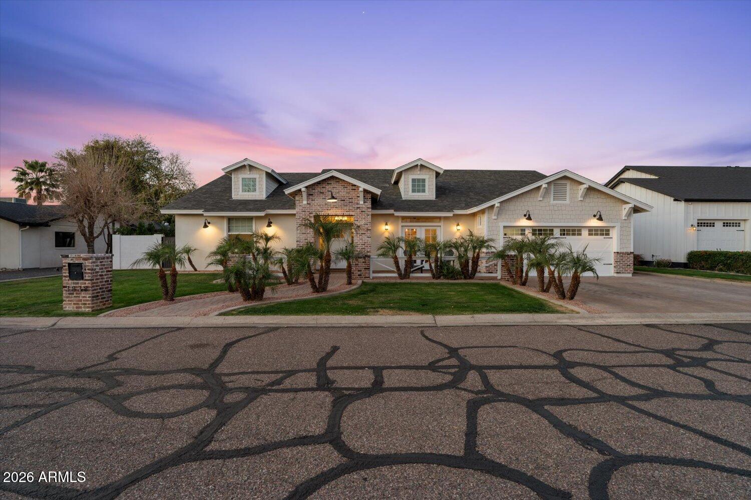 3838 E DEVONSHIRE Avenue