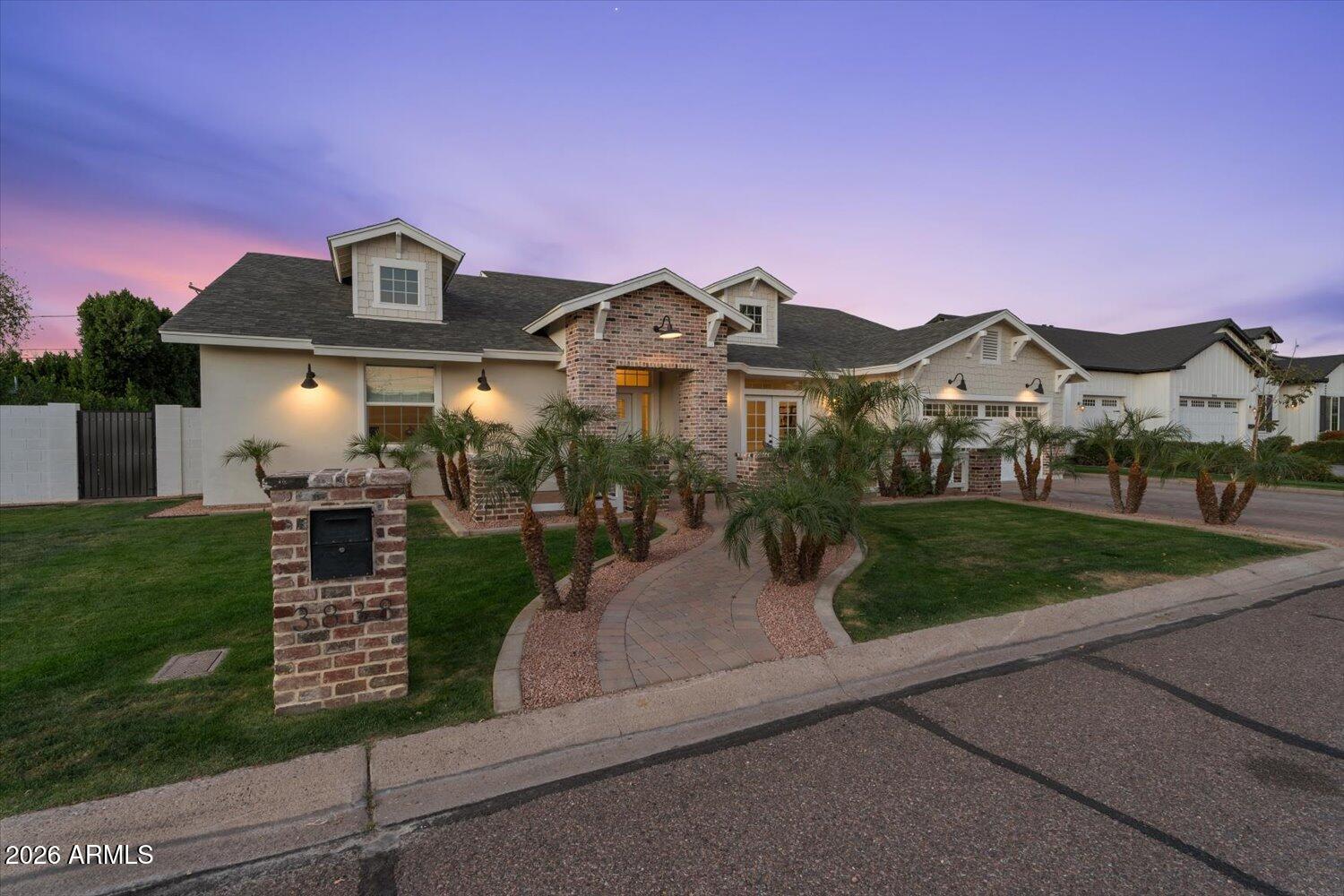 3838 E DEVONSHIRE Avenue