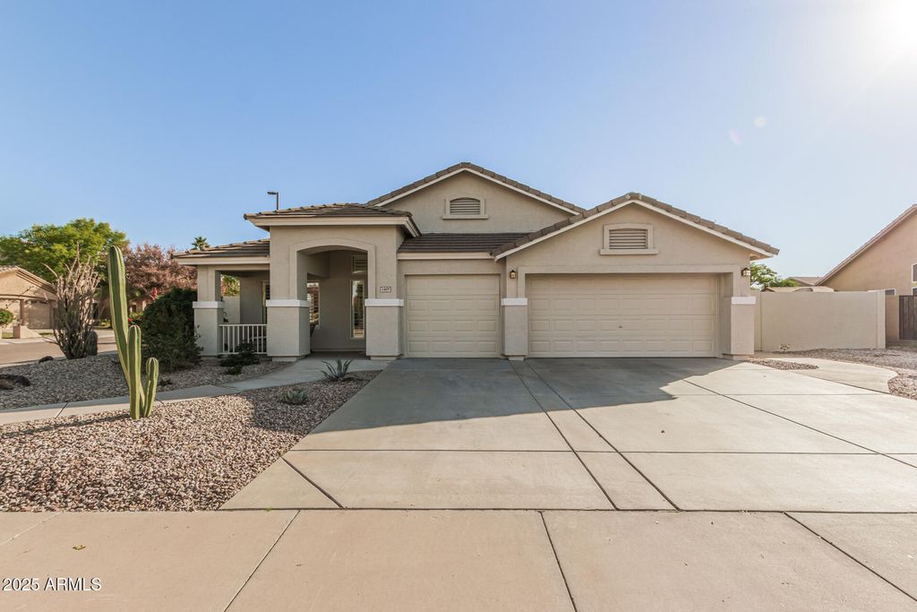 Photo of 1469 E Carla Vista Drive, Gilbert, AZ 85295 (MLS # 6965093)