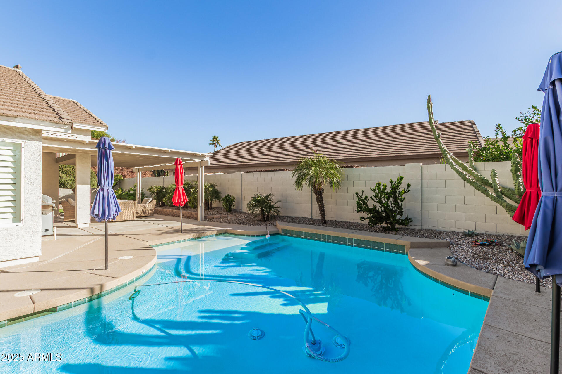 1469 E CARLA VISTA Drive