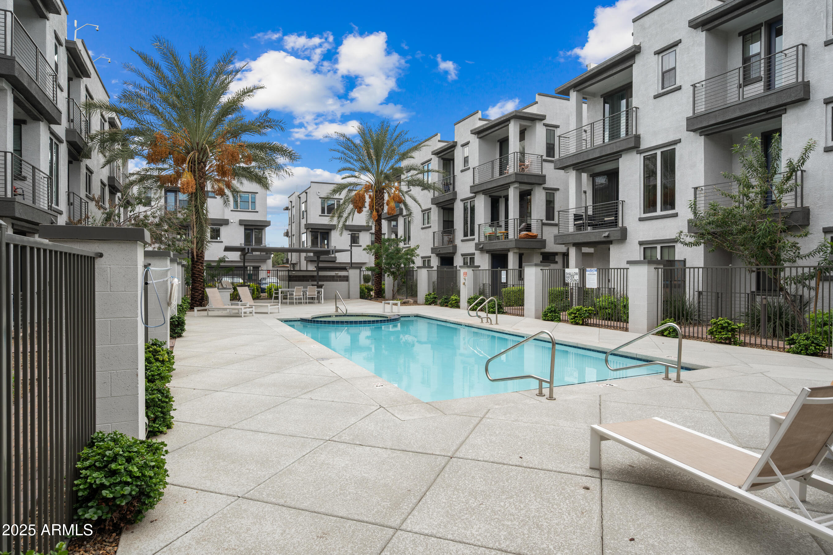 2090 S Dorsey Lane 1004