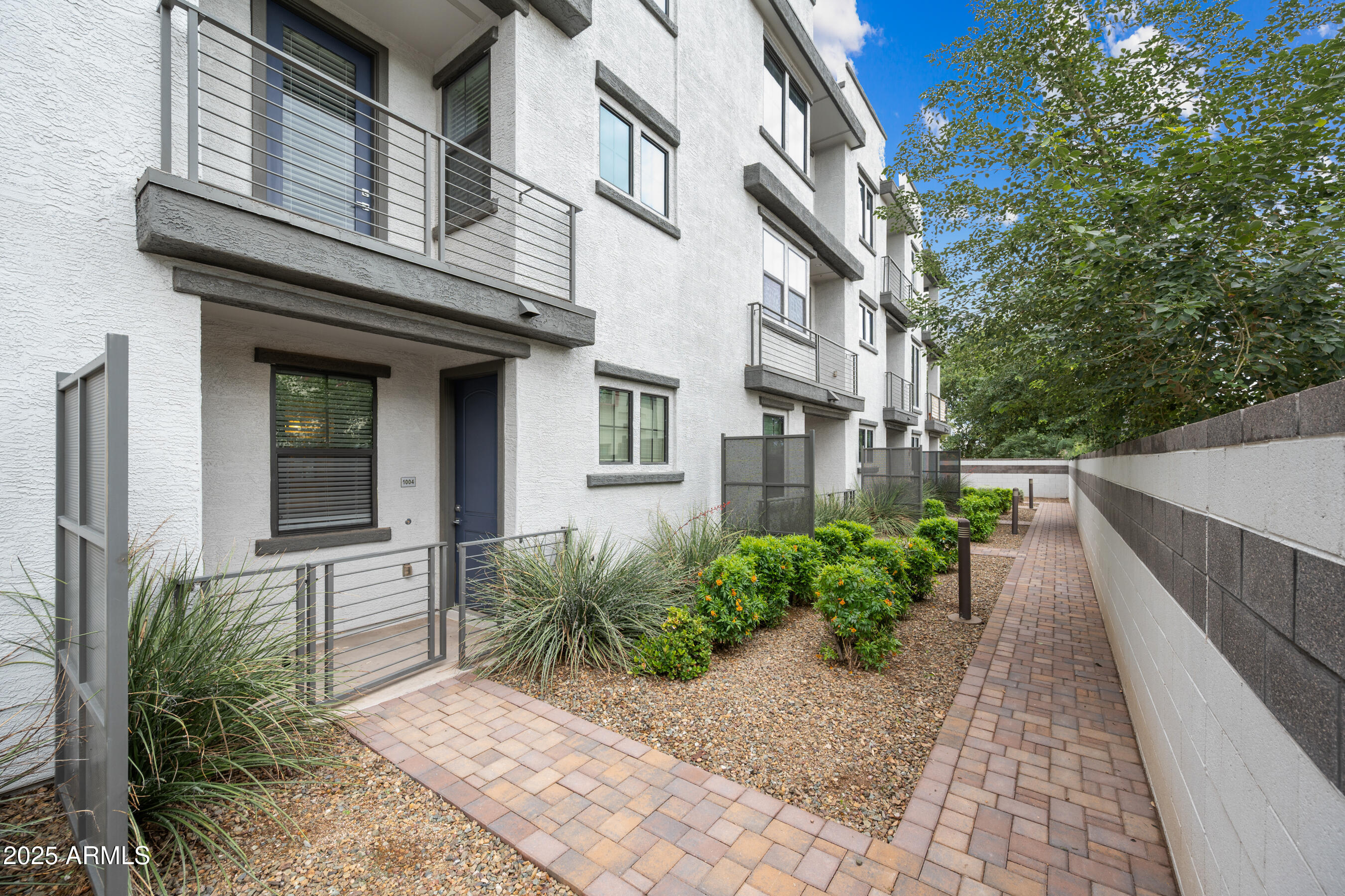 2090 S Dorsey Lane 1004