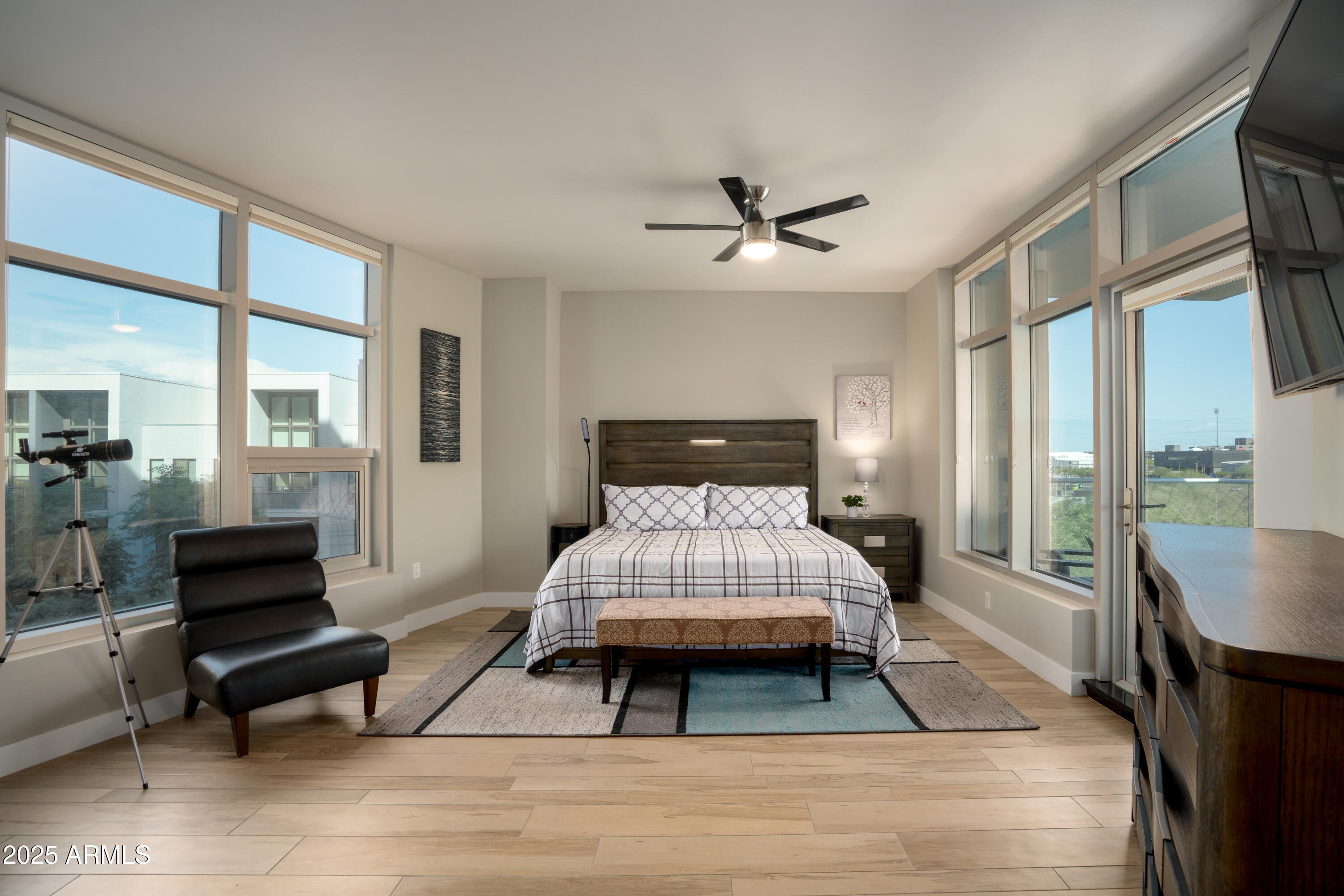 140 E RIO SALADO Parkway 412