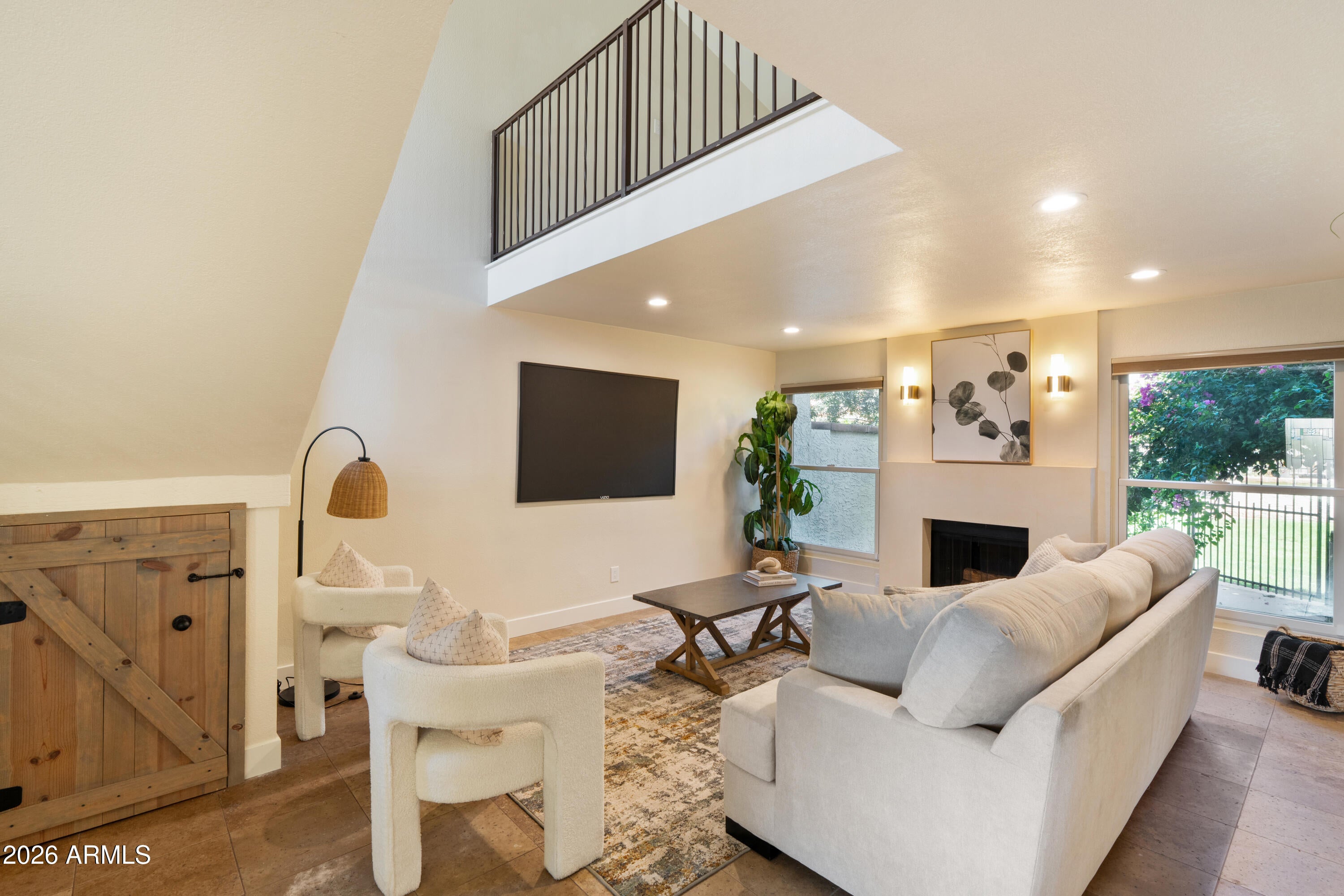 7609 N LYNN OAKS Drive