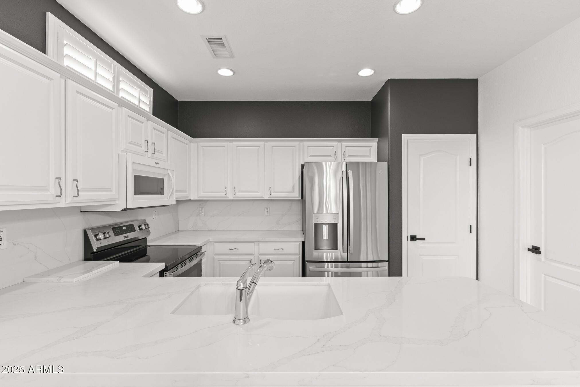 18133 N VILLA BELLA Drive