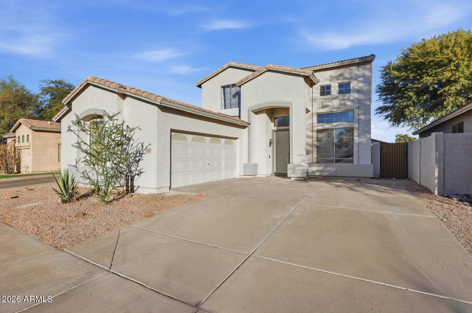 220 W BEECHNUT Place