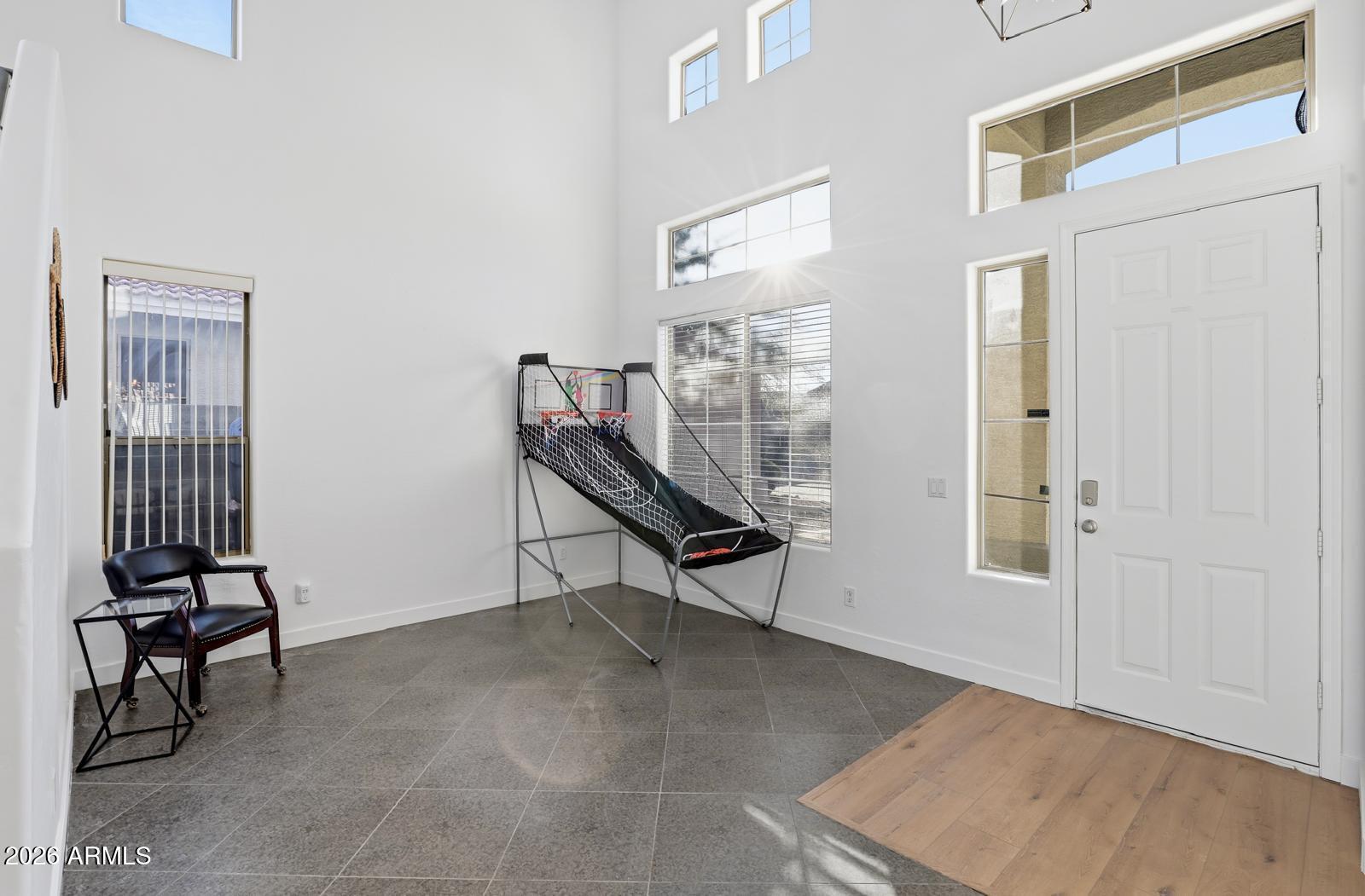220 W BEECHNUT Place