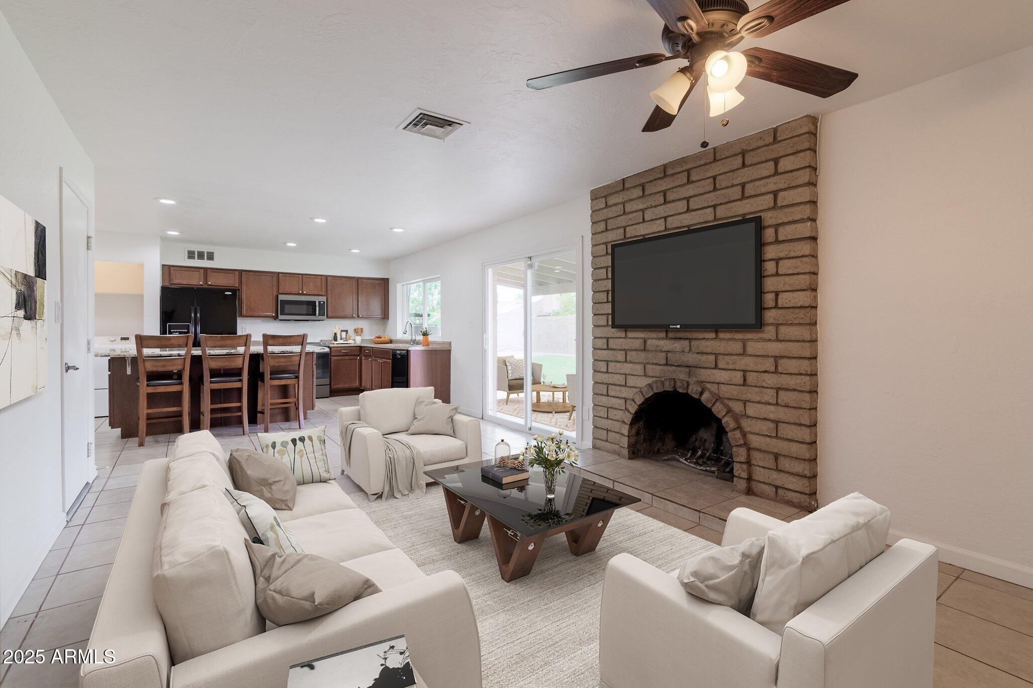 929 W KNOWLES Circle