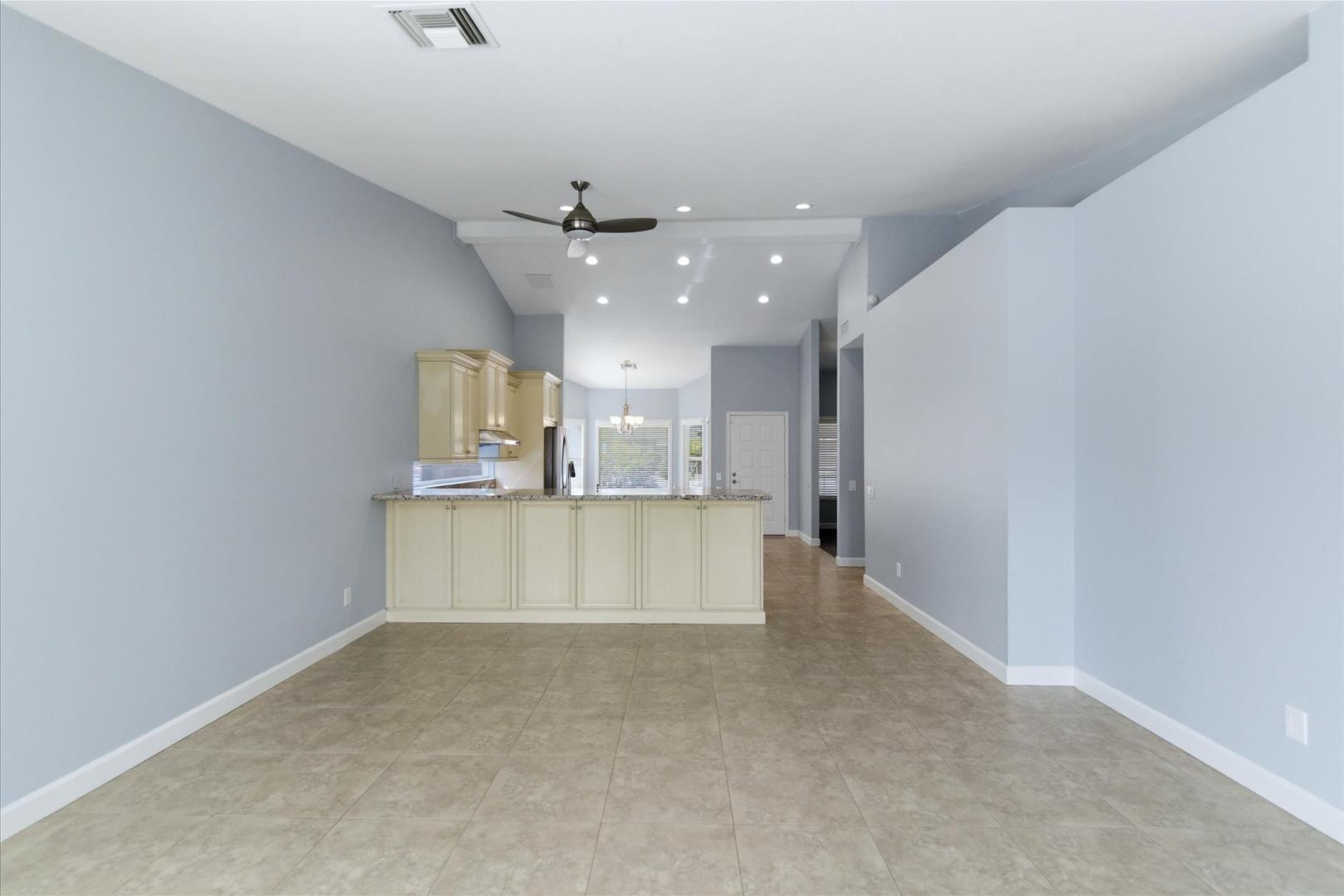 4221 E Everett Drive