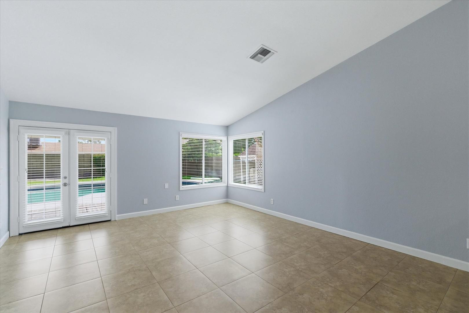4221 E Everett Drive