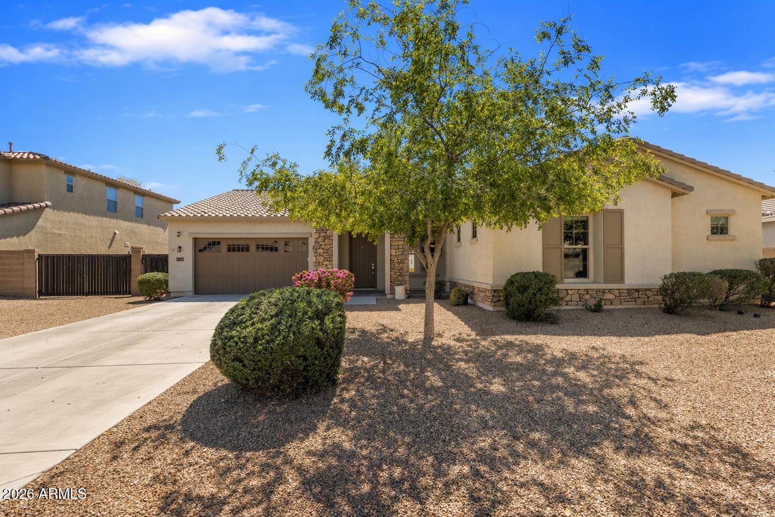 2827 E MUIRFIELD Street