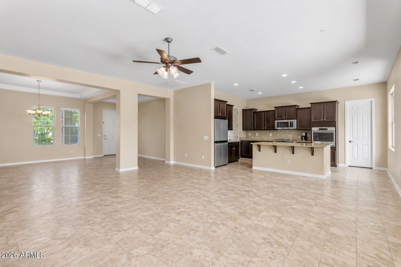 2827 E MUIRFIELD Street