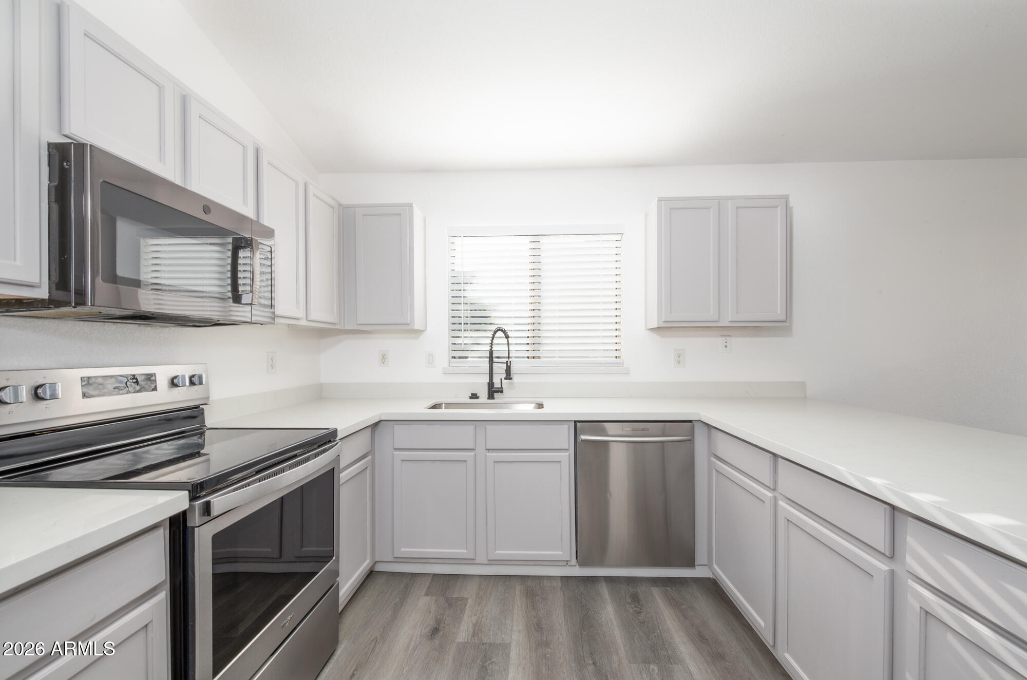 1034 E MONTELEONE Street